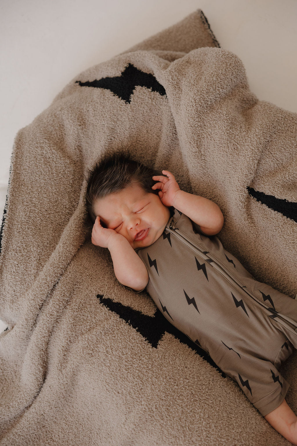 Shortie Bamboo Zip | Brown & Black Lightning Bolt