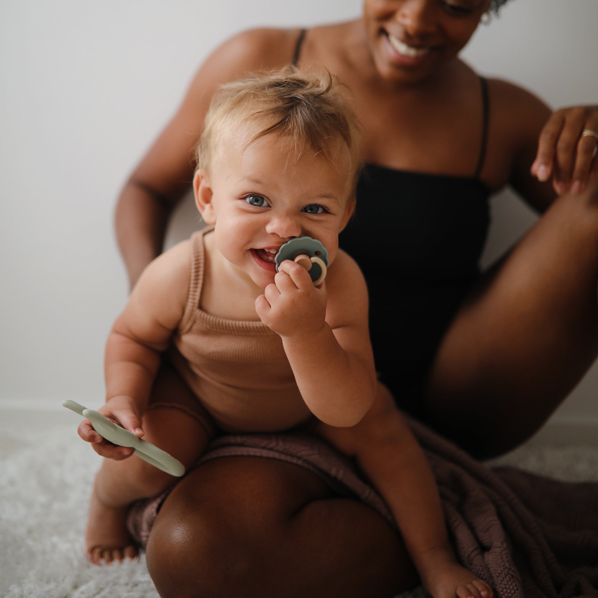 FRIGG Daisy Natural Rubber Pacifier 2 - Pack - Tenth & Pine - FRIGG PACIFIERS - 6 - 18 months - Pink Cream/Poppy