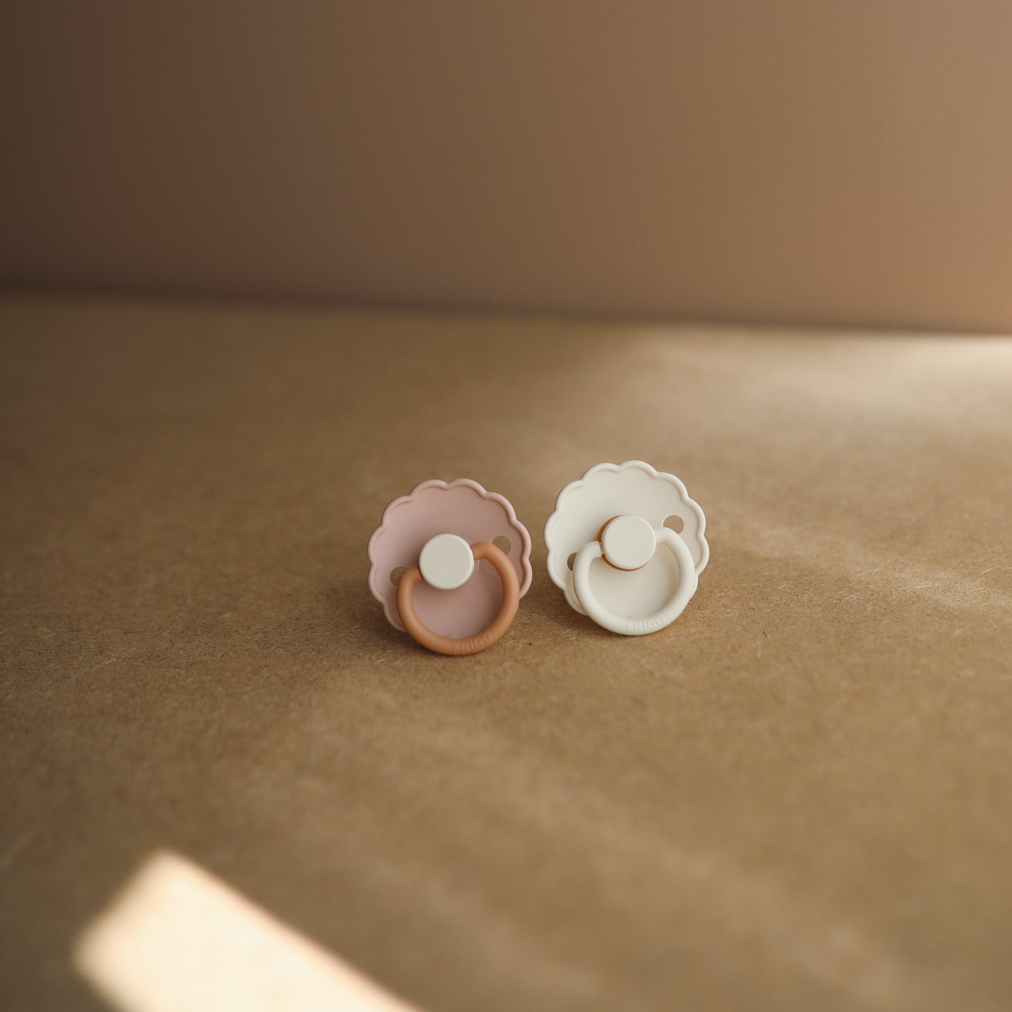 FRIGG Daisy Natural Rubber Pacifier 2 - Pack - Tenth & Pine - FRIGG PACIFIERS - 6 - 18 months - Pink Cream/Poppy