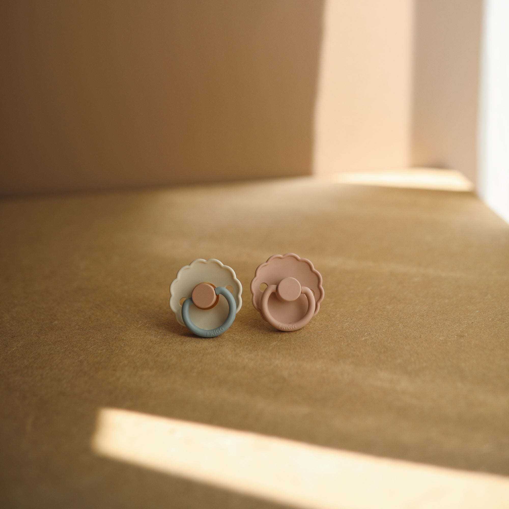 FRIGG Daisy Natural Rubber Pacifier 2 - Pack - Tenth & Pine - FRIGG PACIFIERS - 6 - 18 months - Pink Cream/Poppy