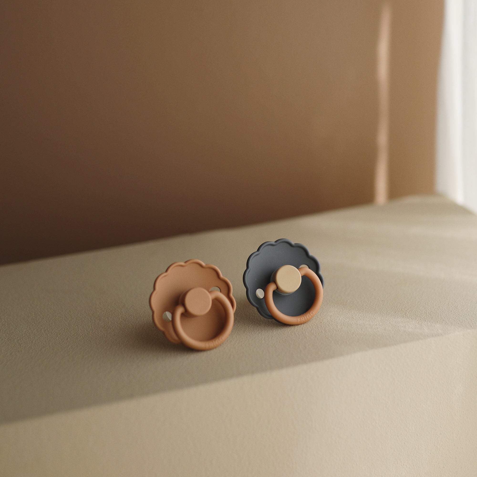 FRIGG Daisy Natural Rubber Pacifier 2 - Pack - Tenth & Pine - FRIGG PACIFIERS - 6 - 18 months - Pink Cream/Poppy