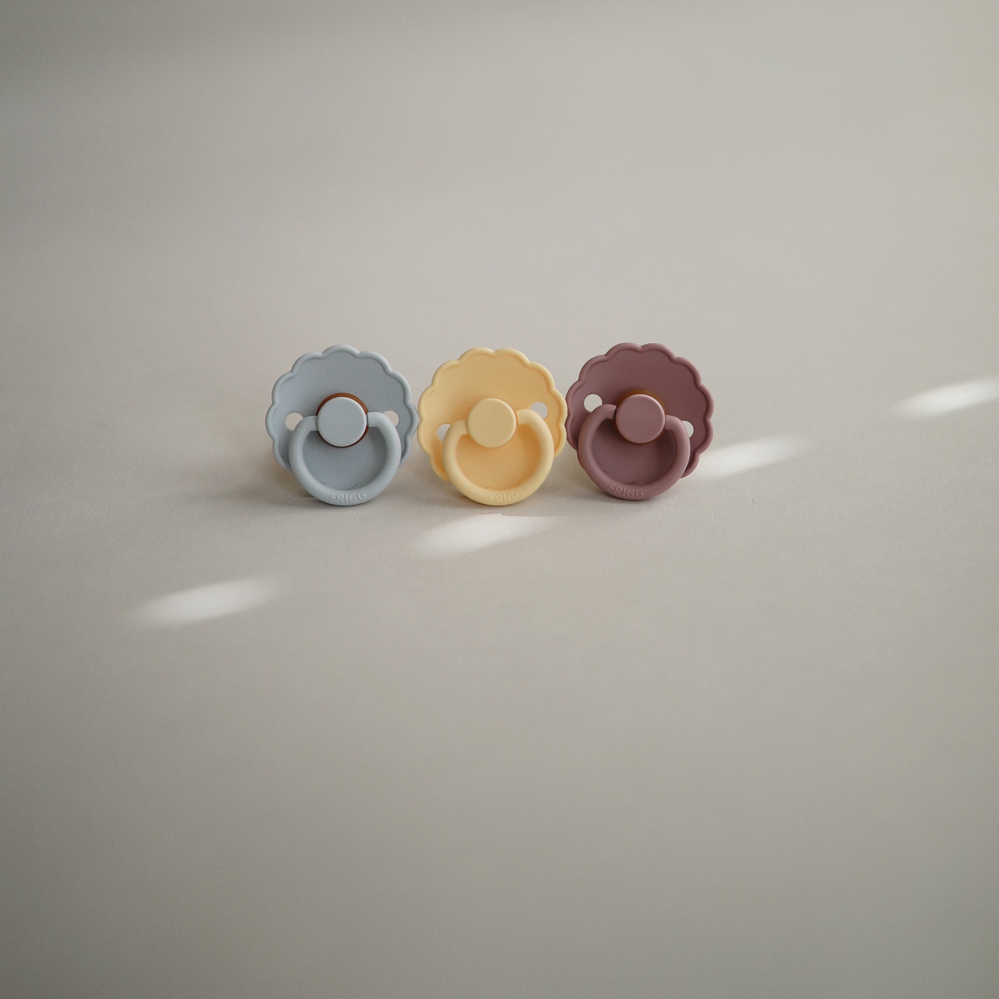 FRIGG Daisy Natural Rubber Pacifier 2 - Pack - Tenth & Pine - FRIGG PACIFIERS - 6 - 18 months - Pink Cream/Poppy