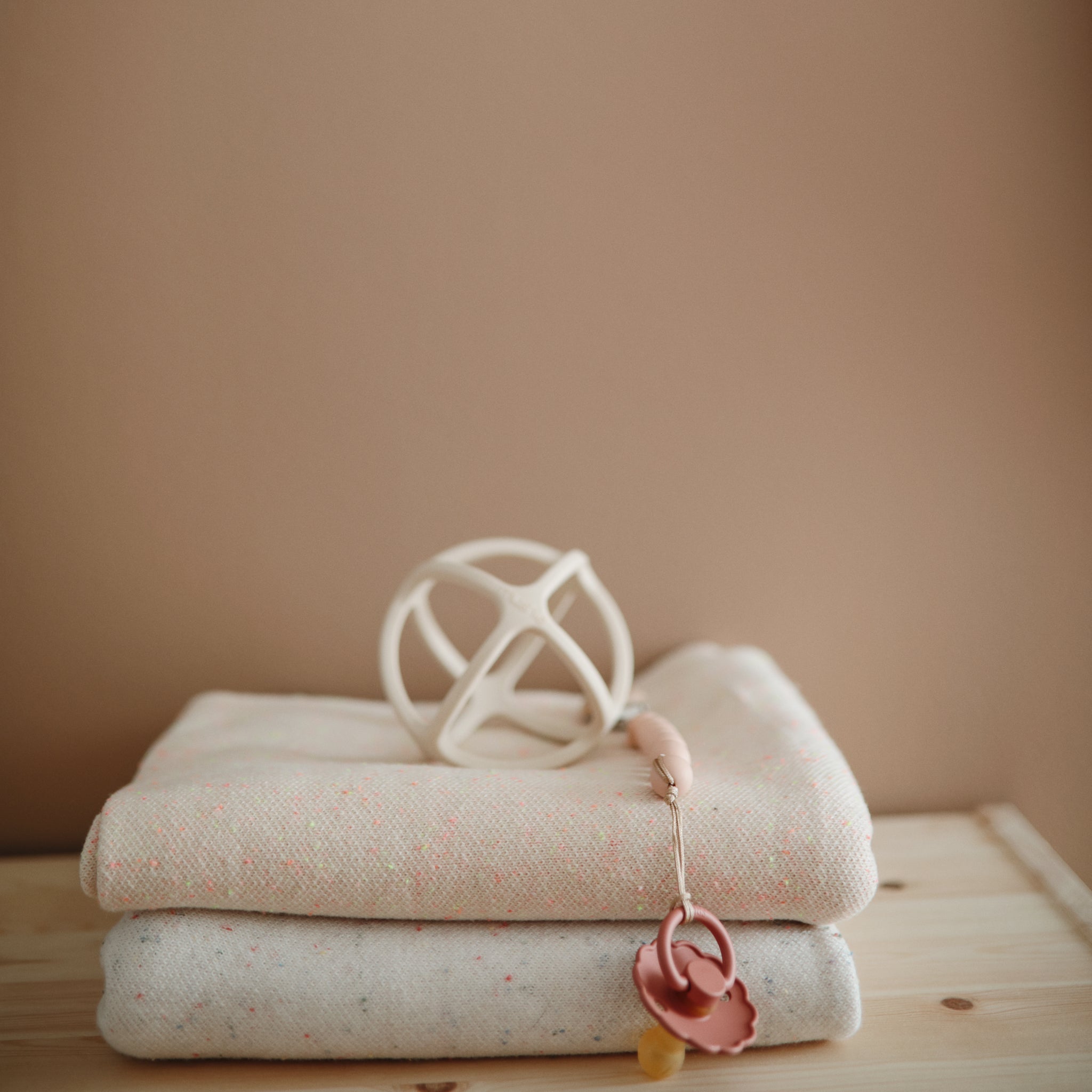 Silicone Pacifier Clip | Hera - Tenth & Pine - Pacifier Clip - Tradewinds