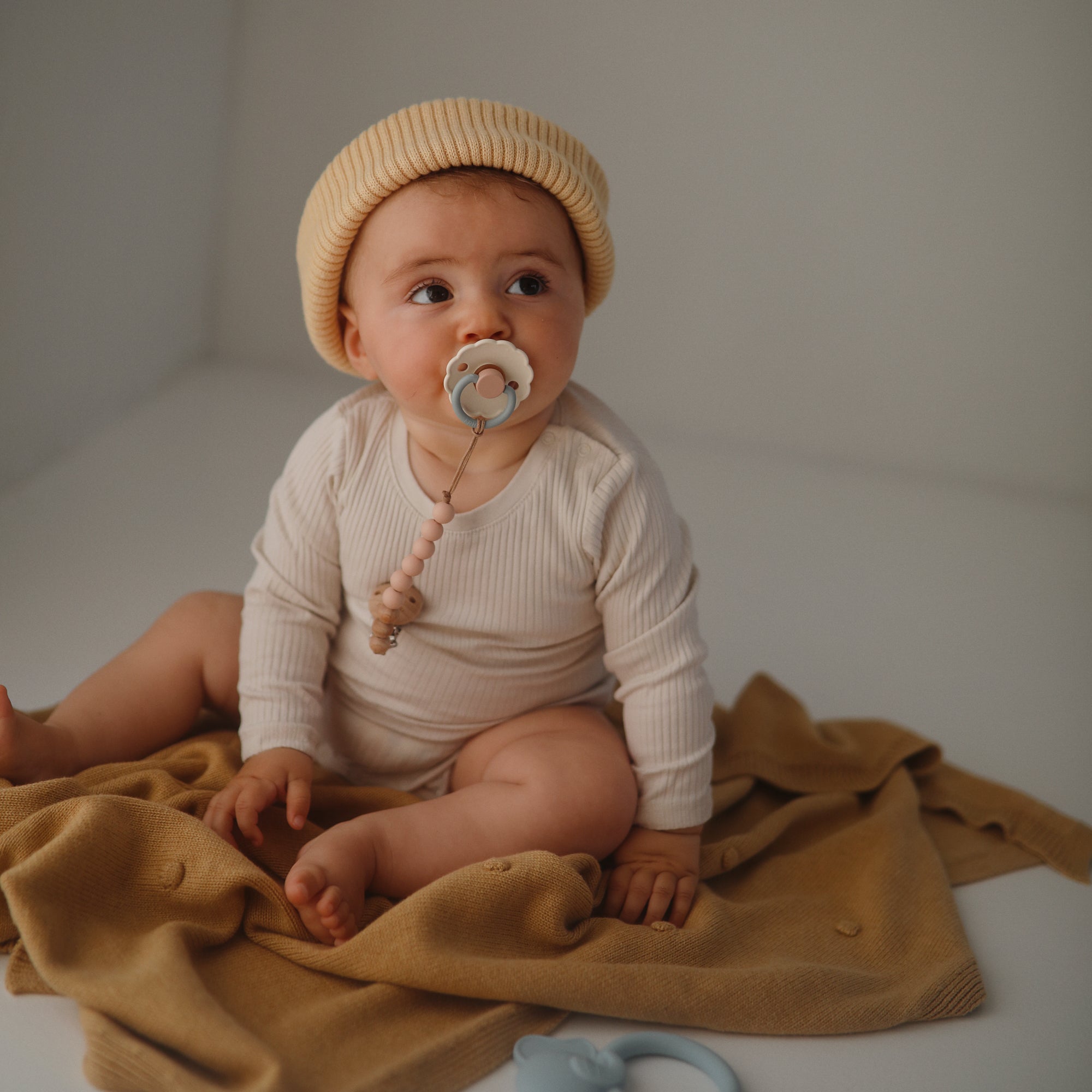 FRIGG Daisy Natural Rubber Pacifier 2 - Pack - Tenth & Pine - FRIGG PACIFIERS - 6 - 18 months - Pink Cream/Poppy