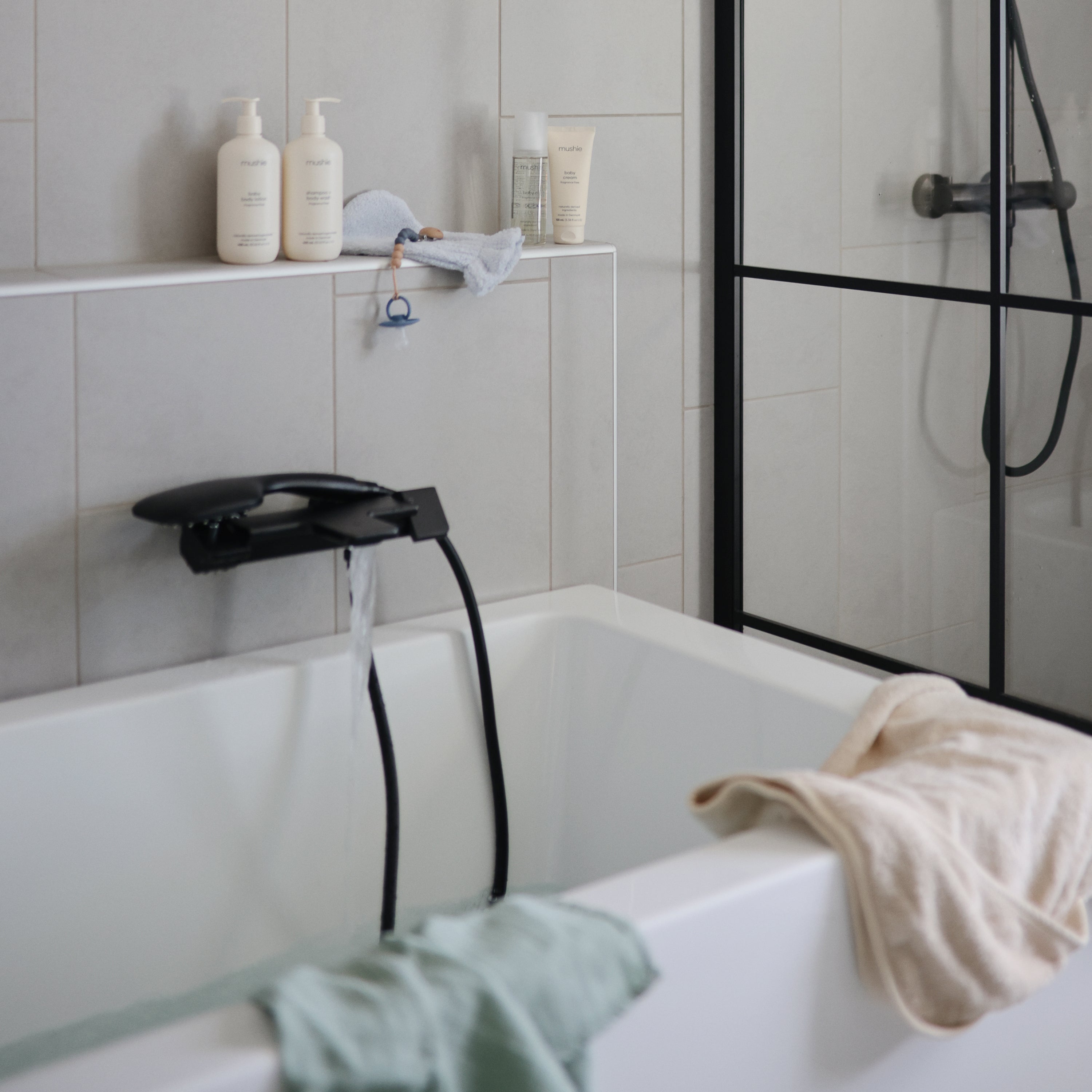 Silicone Pacifier Clip | Eva - Tenth & Pine - Pacifier Clip - Black