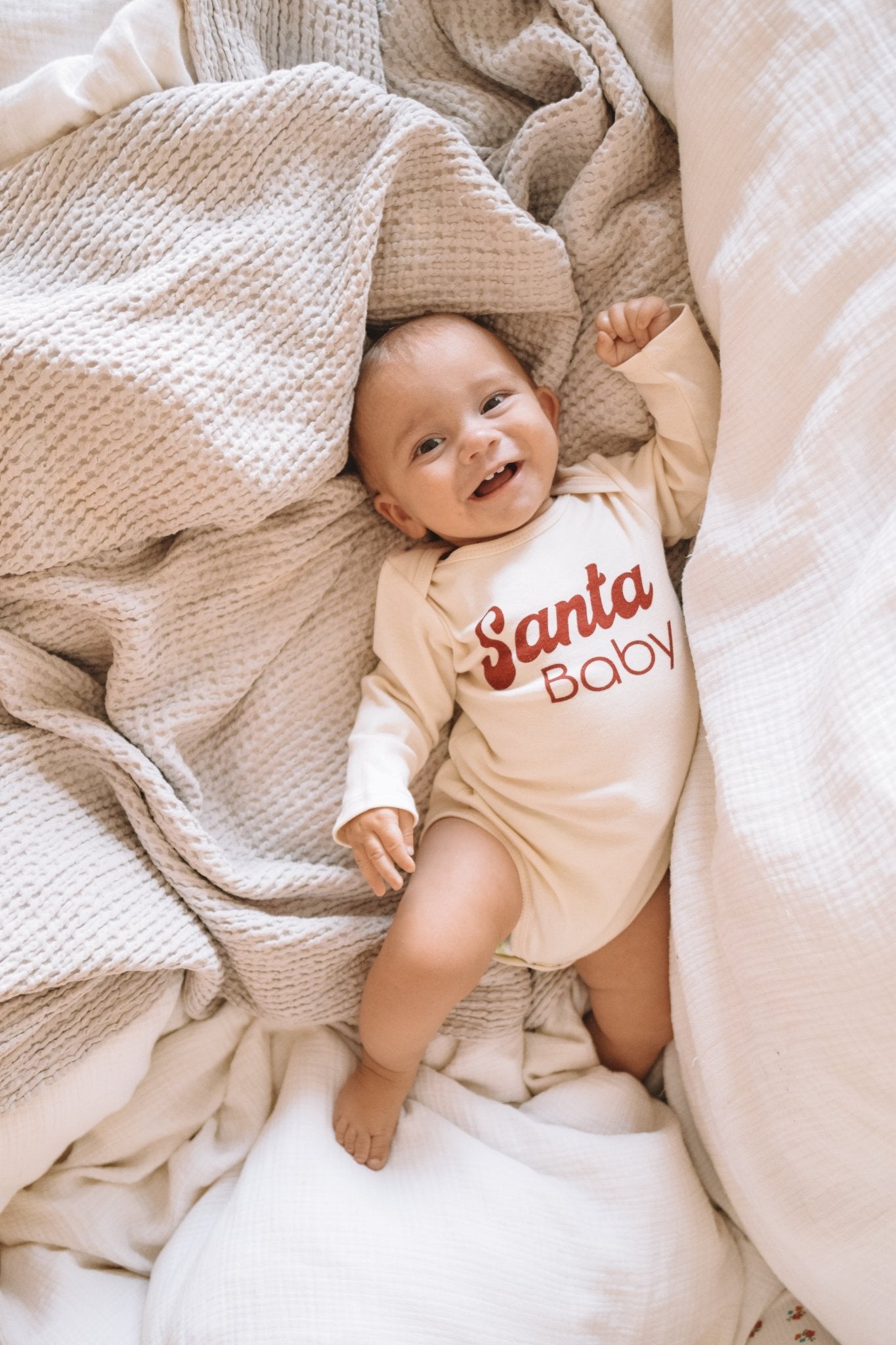 Baby Santa Baby Graphic Long Sleeve Organic Bodysuit - Tenth & Pine - Long Sleeve Onesie - 0 - 3M