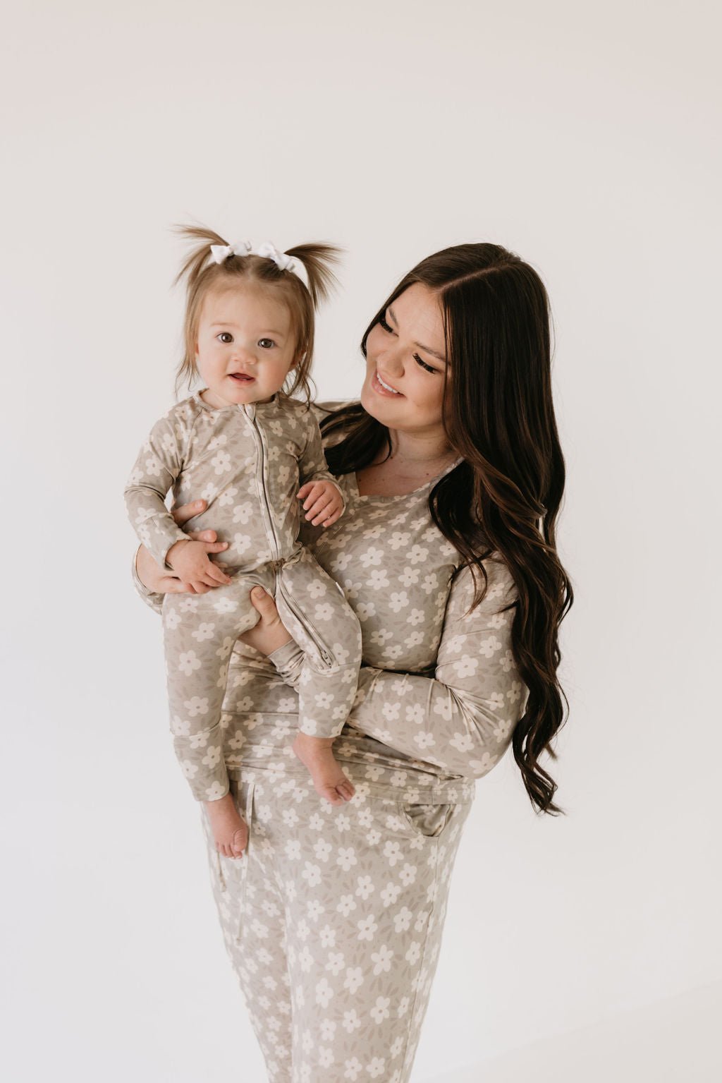 Bamboo Zip Pajamas | French Gray Floral - Tenth & Pine - Newborn