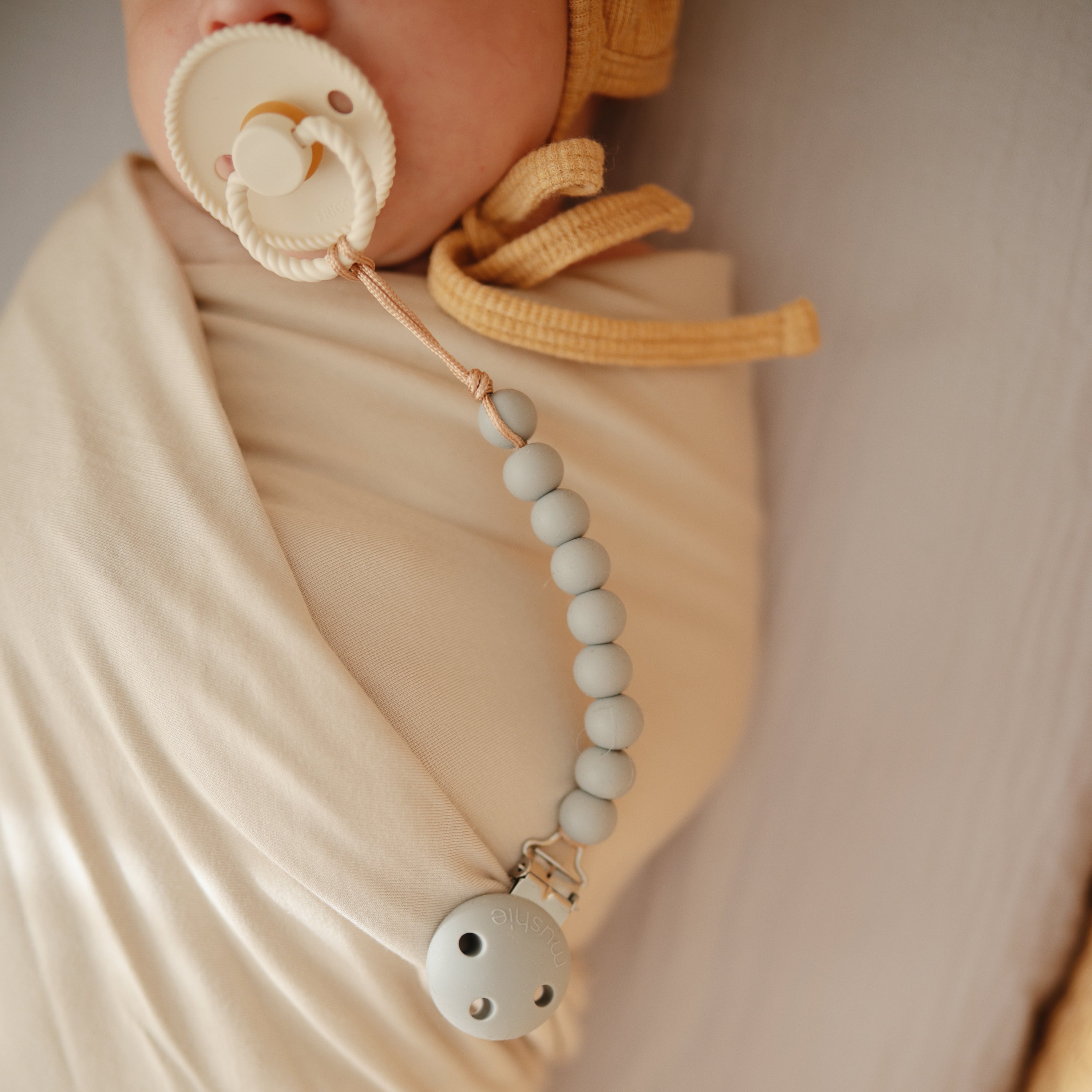 Silicone Pacifier Clip | Hera - Tenth & Pine - Pacifier Clip - Tradewinds