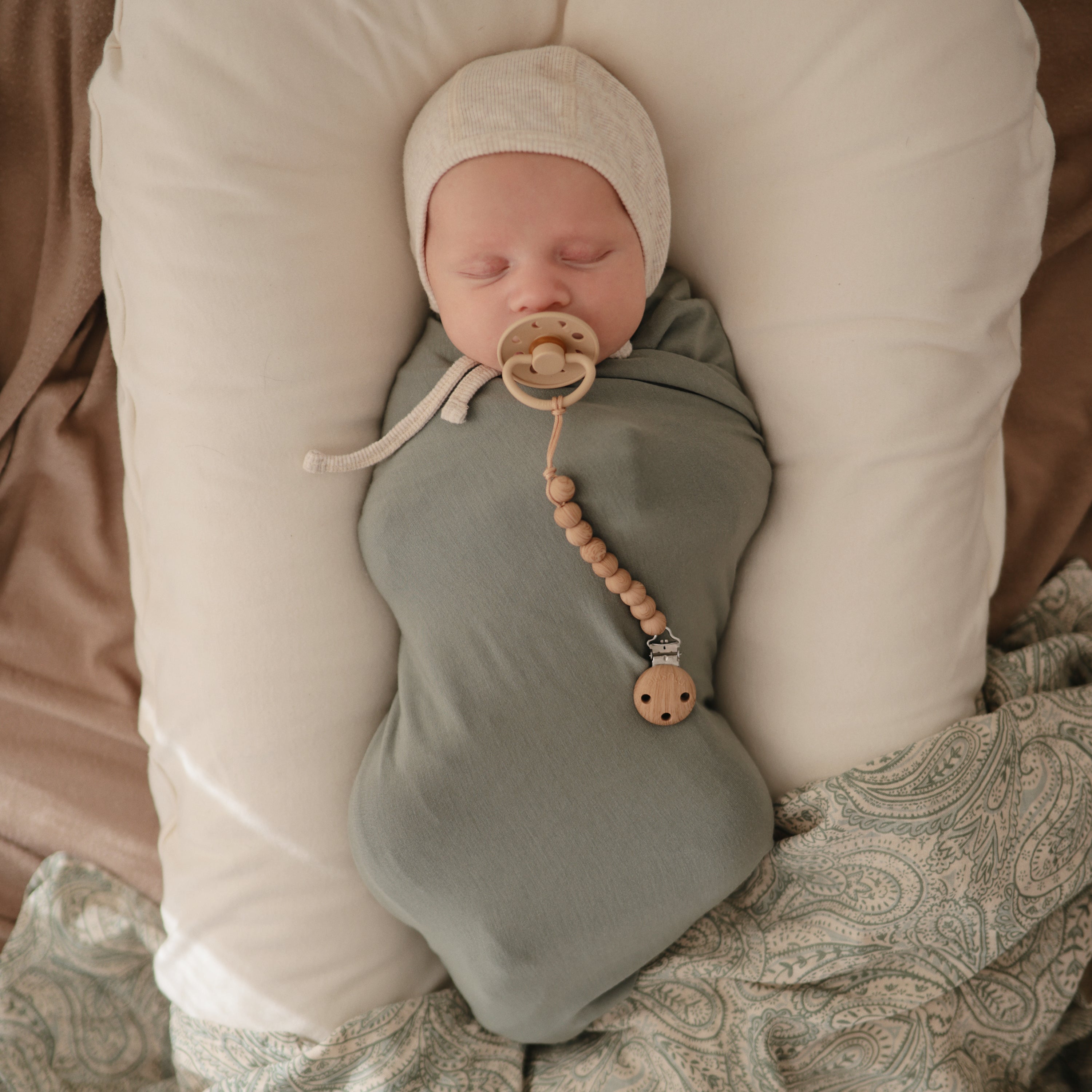 Silicone Pacifier Clip | Hera - Tenth & Pine - Pacifier Clip - Tradewinds