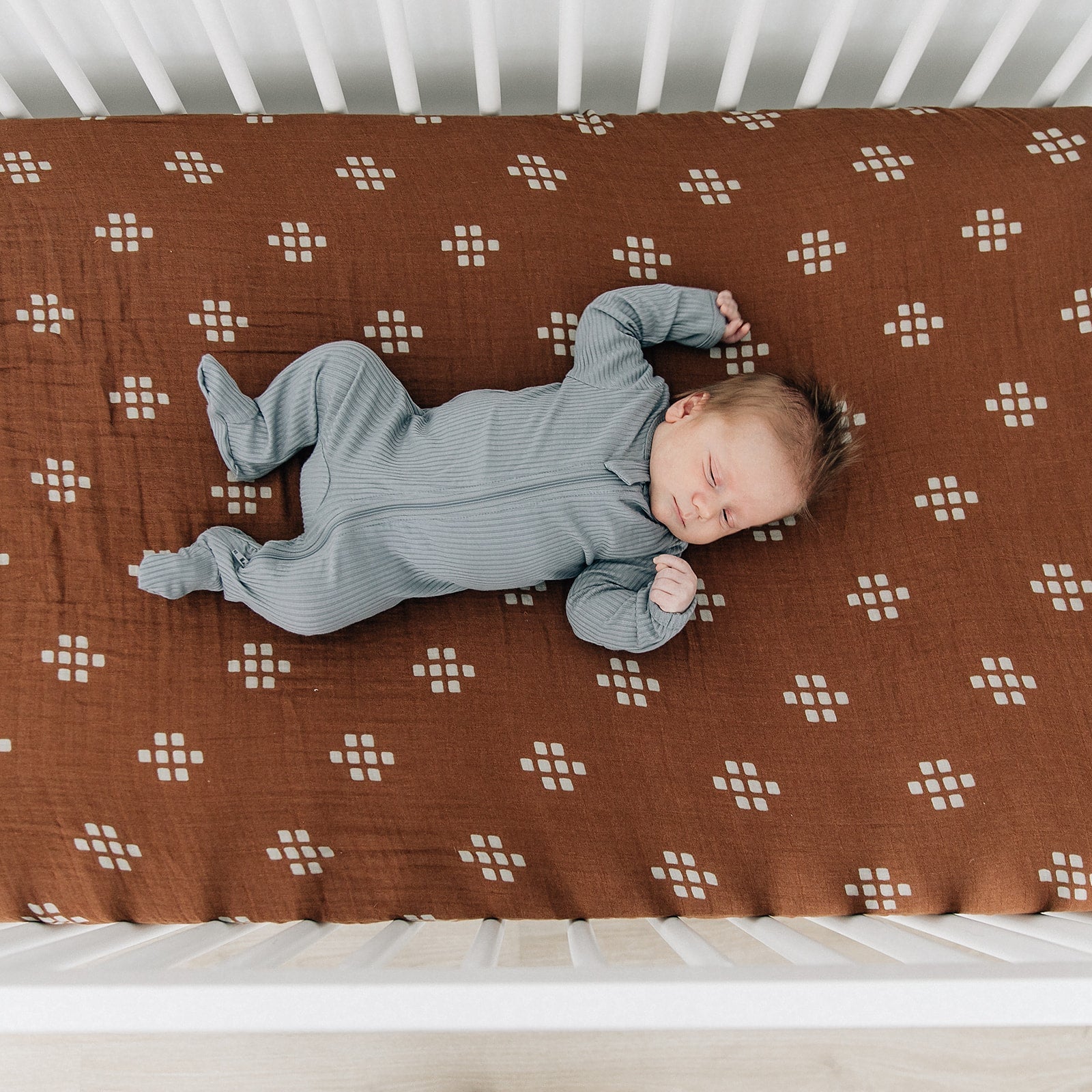 Chestnut Textiles Muslin Crib Sheet - Tenth & Pine -