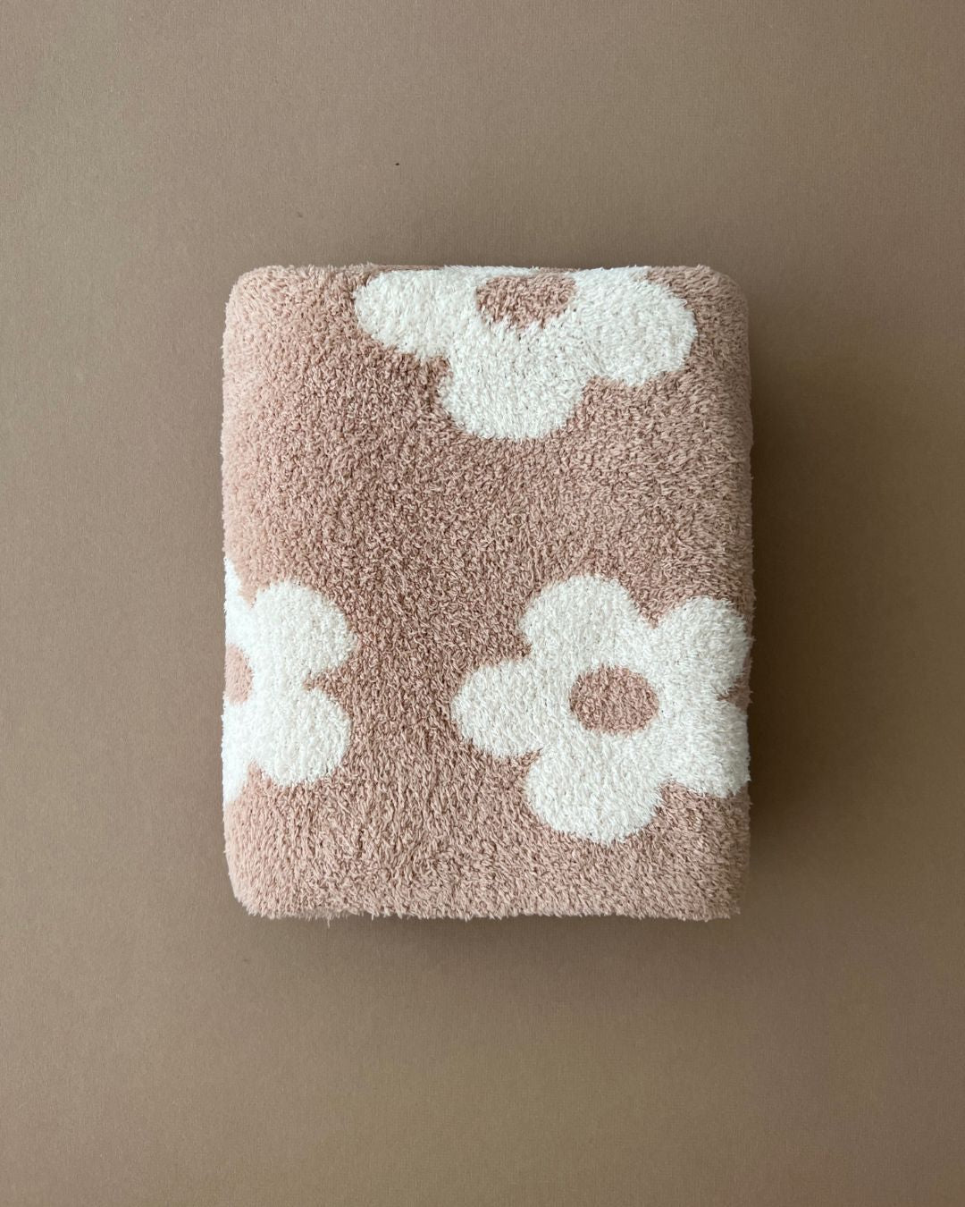 Daisy Fuzzy Blanket | Latte - Tenth & Pine - Plush Blanket -