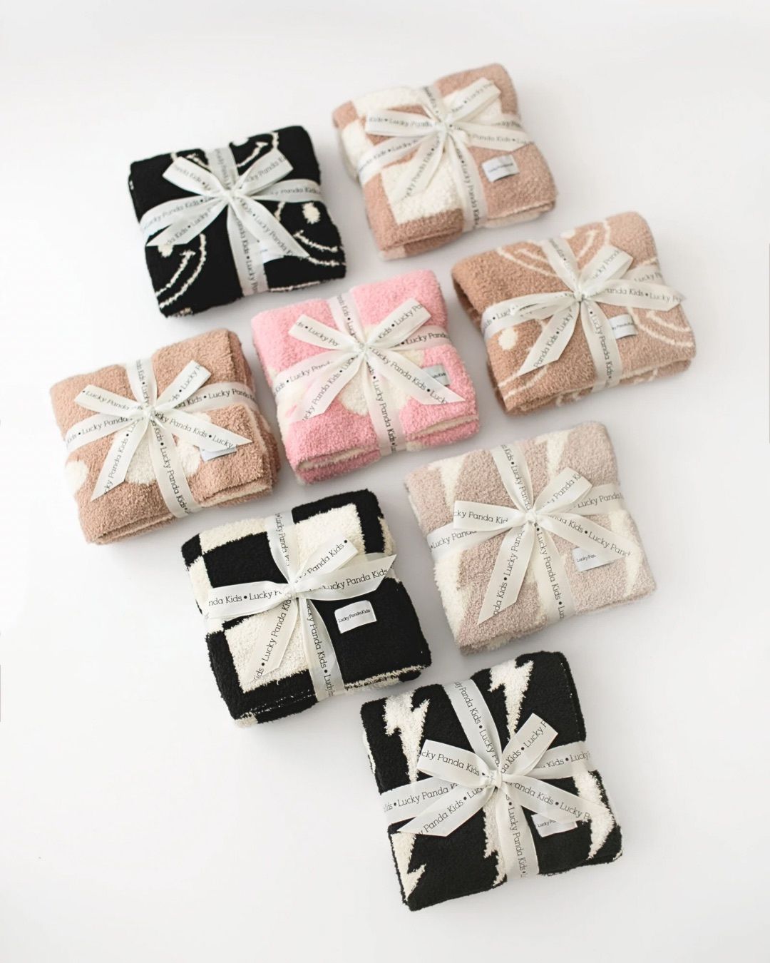 Daisy Fuzzy Blanket | Pink - Tenth & Pine - Plush Blanket -