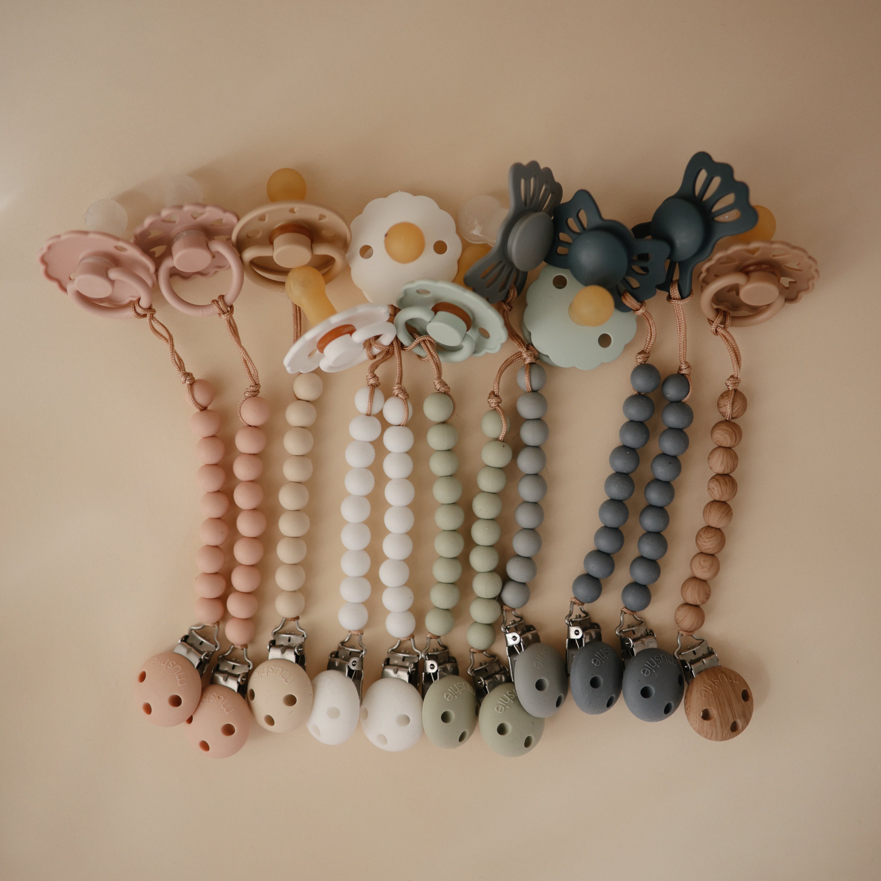 Silicone Pacifier Clip | Hera - Tenth & Pine - Pacifier Clip - Tradewinds