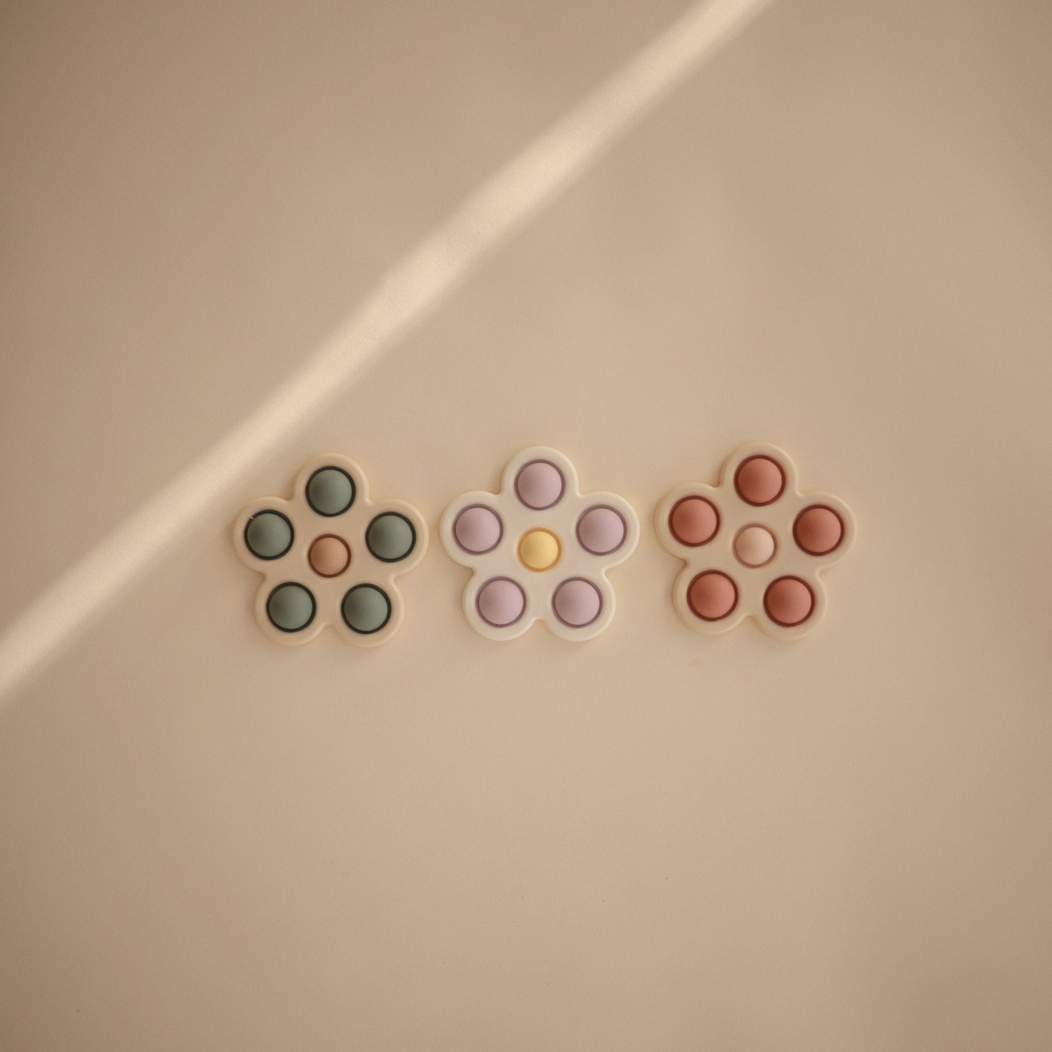 Flower Press Toy - Tenth & Pine - Press Toy - Dried Thyme/Natural/Shifting Sand