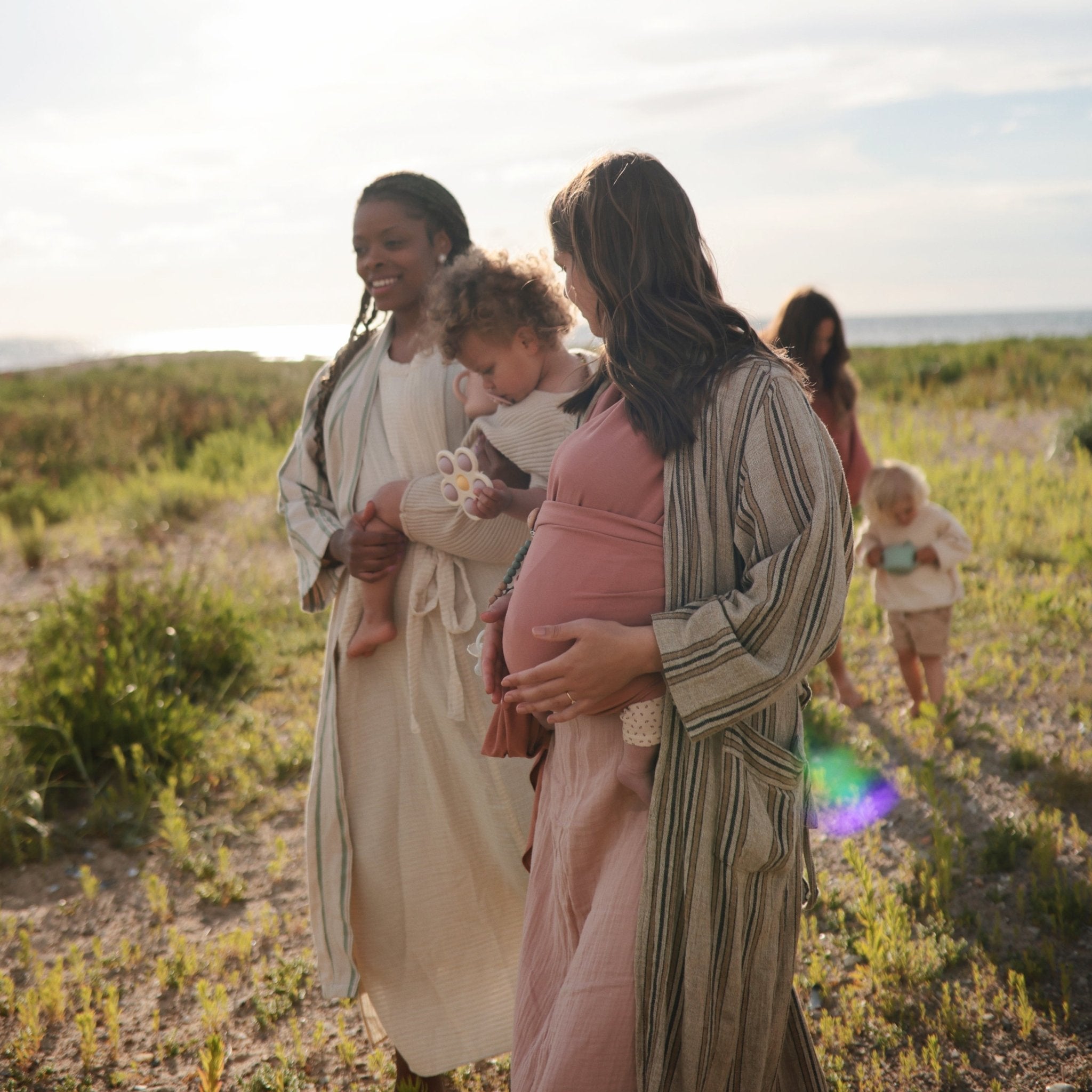 Flower Press Toy - Tenth & Pine - Press Toy - Dried Thyme/Natural/Shifting Sand