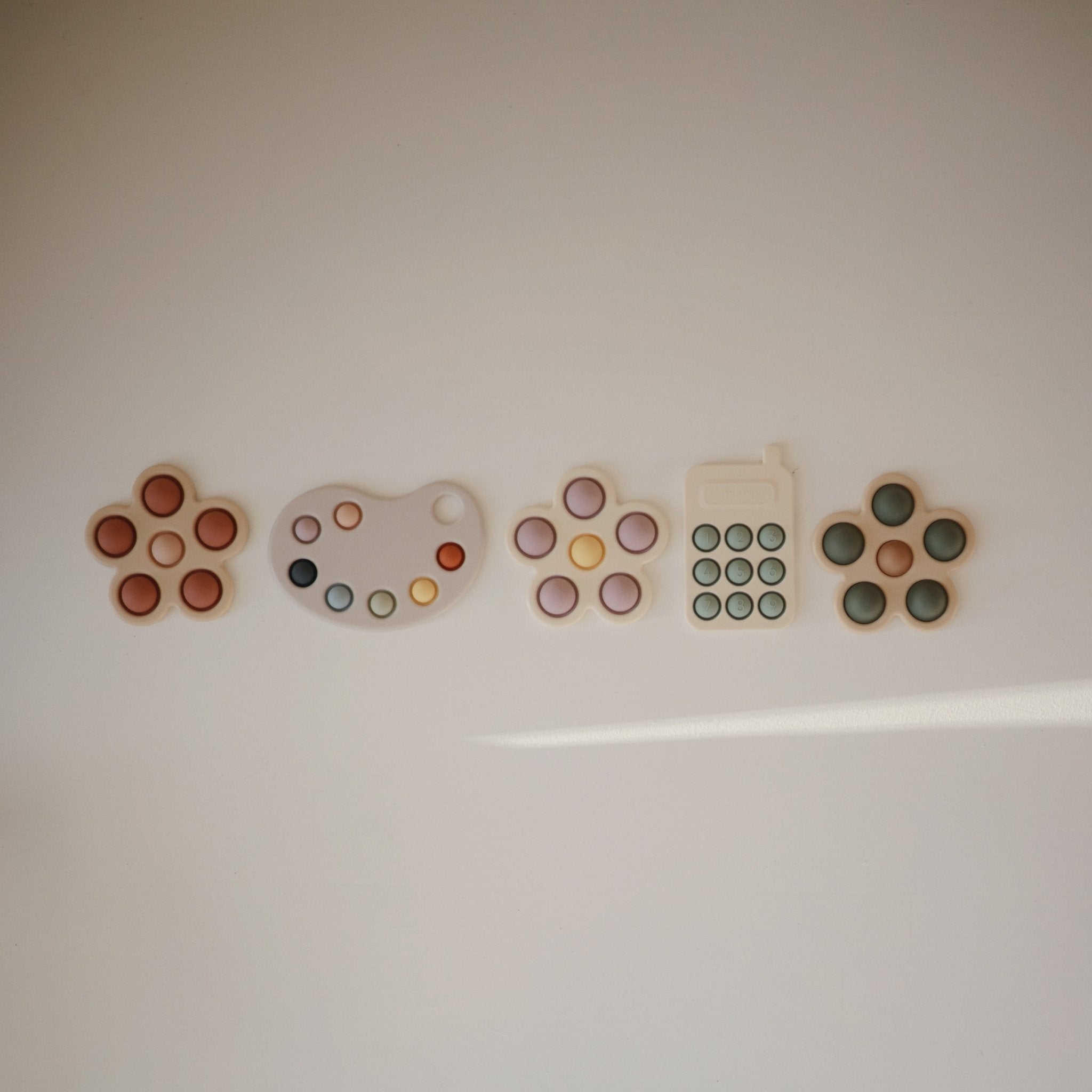 Flower Press Toy - Tenth & Pine - Press Toy - Dried Thyme/Natural/Shifting Sand