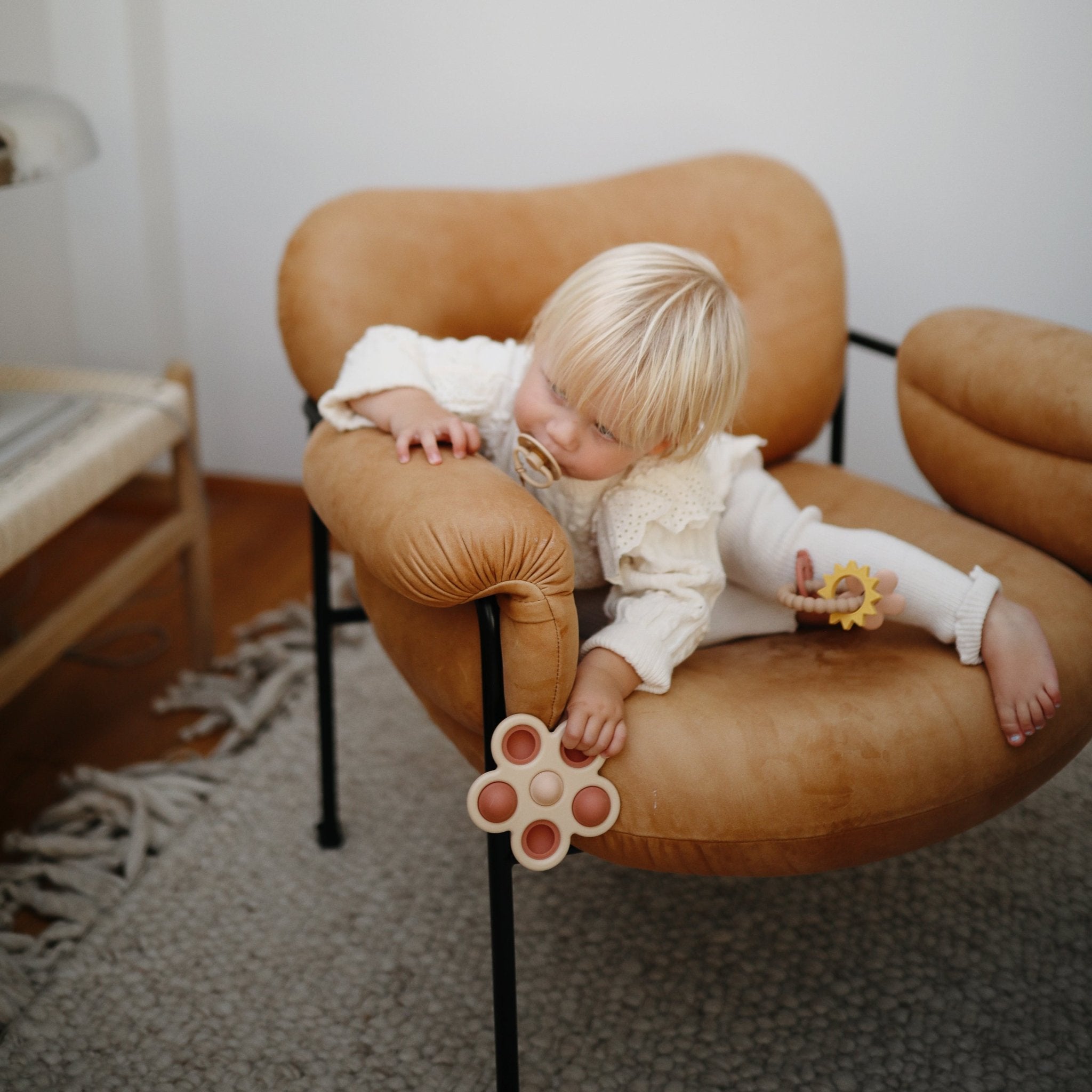 Flower Press Toy - Tenth & Pine - Press Toy - Dried Thyme/Natural/Shifting Sand