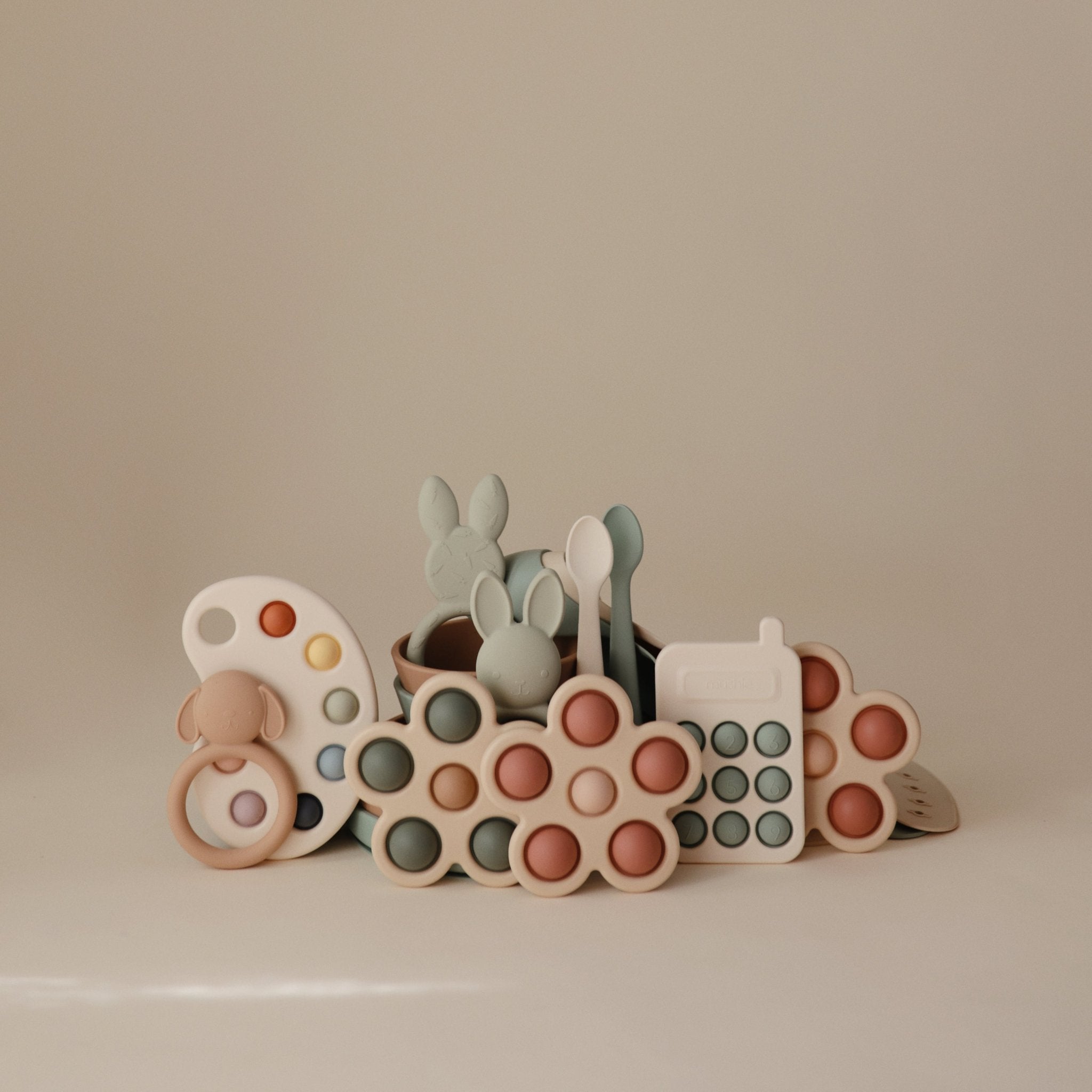 Flower Press Toy - Tenth & Pine - Press Toy - Dried Thyme/Natural/Shifting Sand