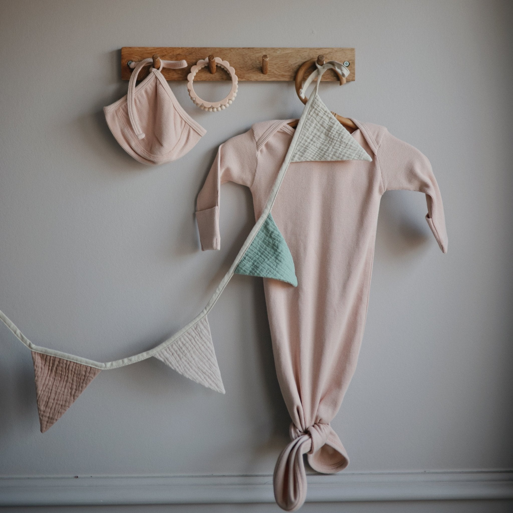 Flower Teether Bracelet - Tenth & Pine - teether - Cambridge Blue/Clementine/Natural