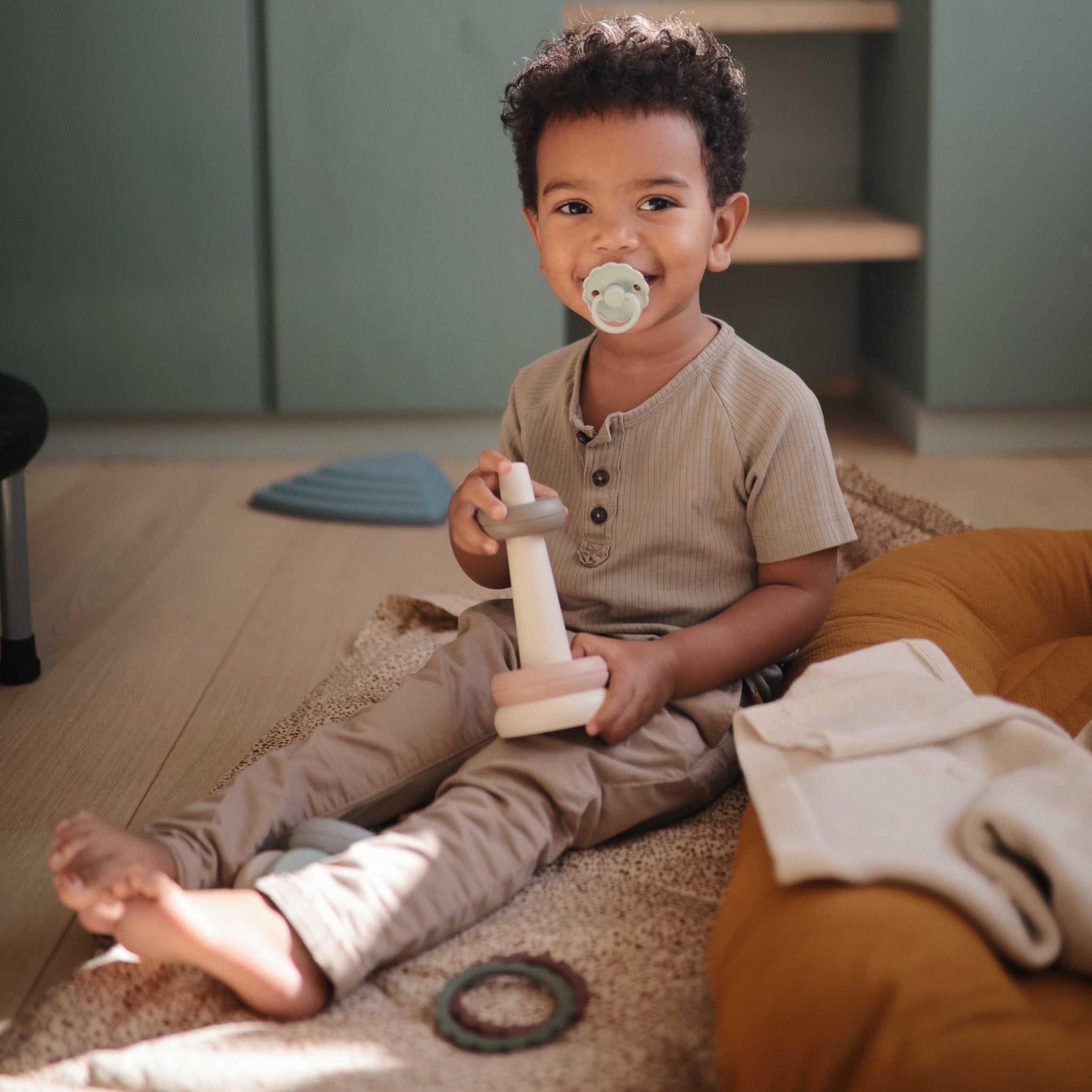 Flower Teether Bracelet - Tenth & Pine - teether - Cambridge Blue/Clementine/Natural