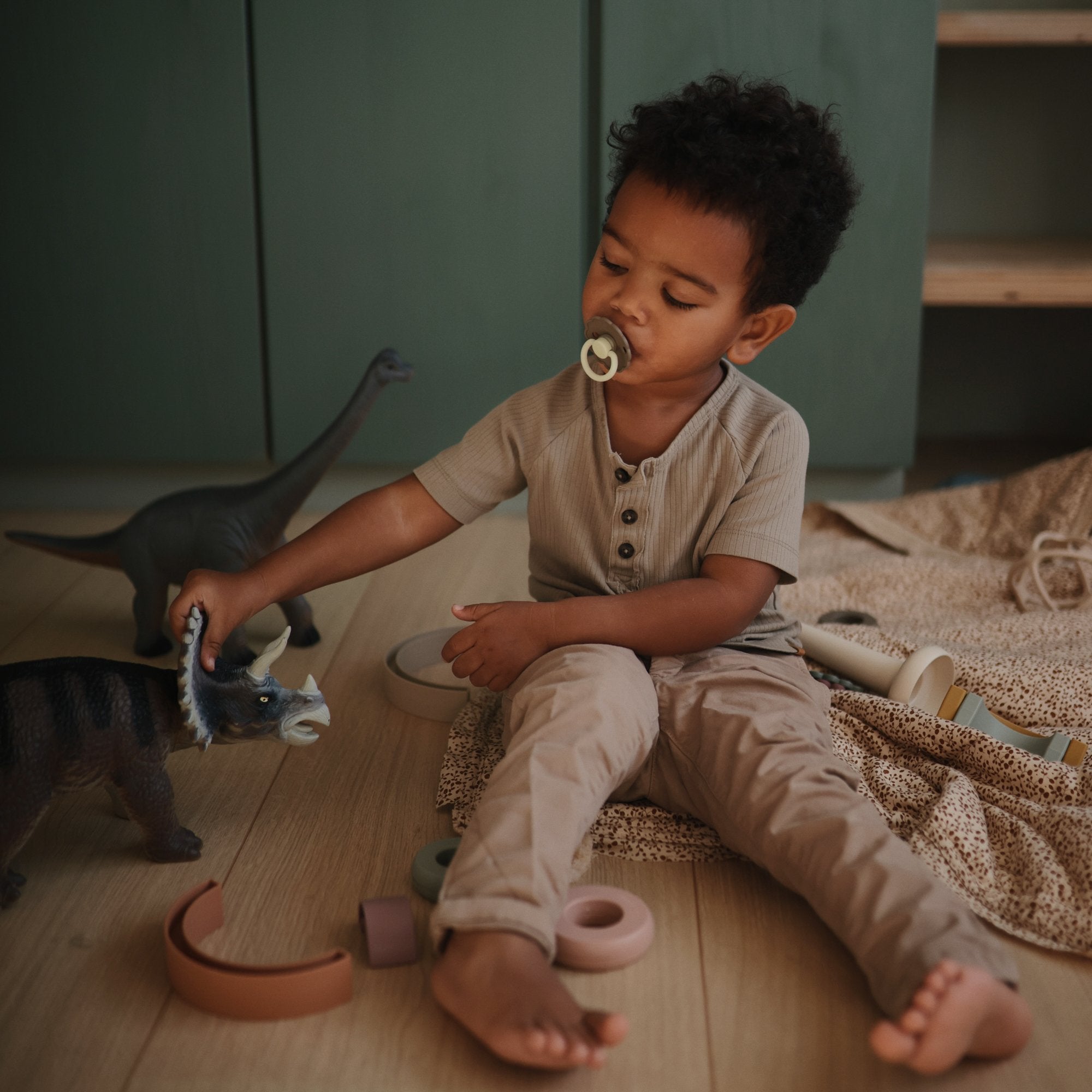 FRIGG Daisy Night Natural Rubber Pacifier 2 - Pack - Tenth & Pine - FRIGG PACIFIERS - 6 - 18 months - Croissant/Cream