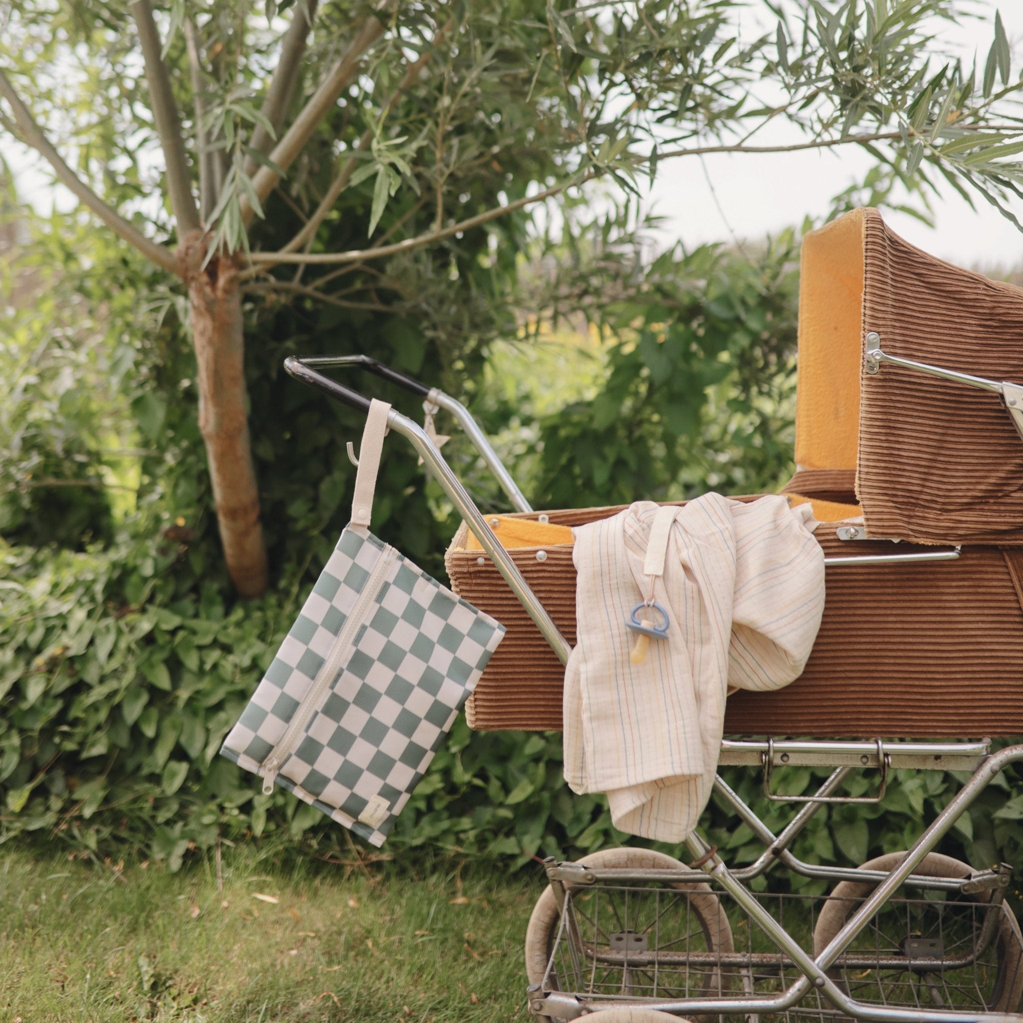 FRIGG Little Viking Natural Rubber Pacifier 2 - Pack - Tenth & Pine - Pacifiers & Teethers - 0 - 6 months - Powder Blue/Cream