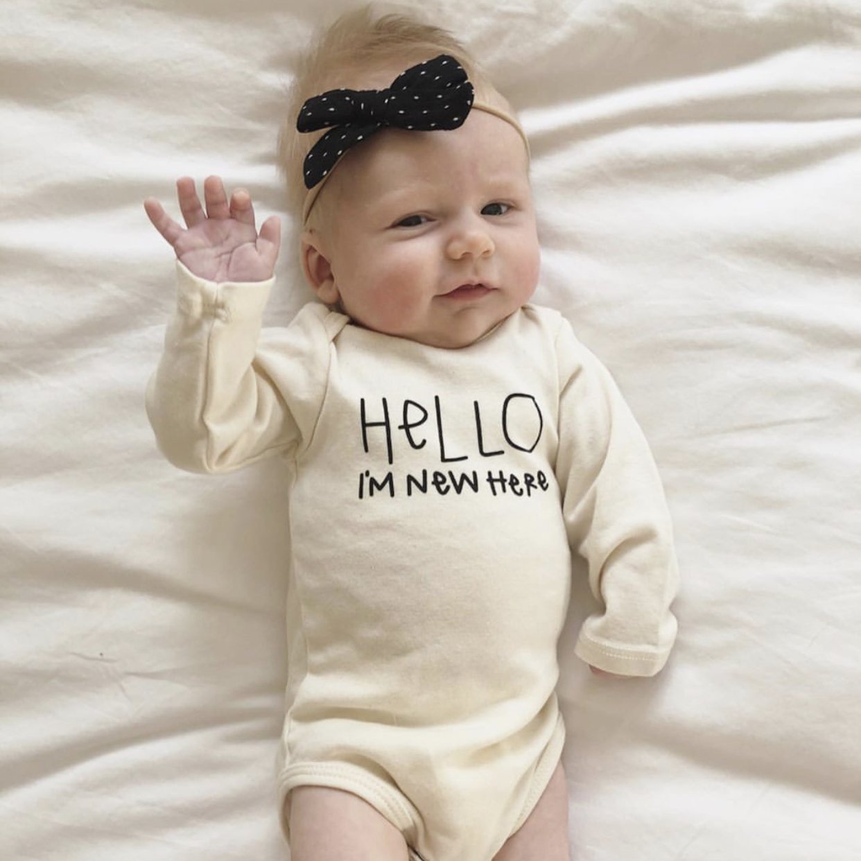 Baby Hello Im New Here Long - Sleeve Organic Cotton Bodysuit - Tenth & Pine - Long Sleeve Onesie - 0 - 3M