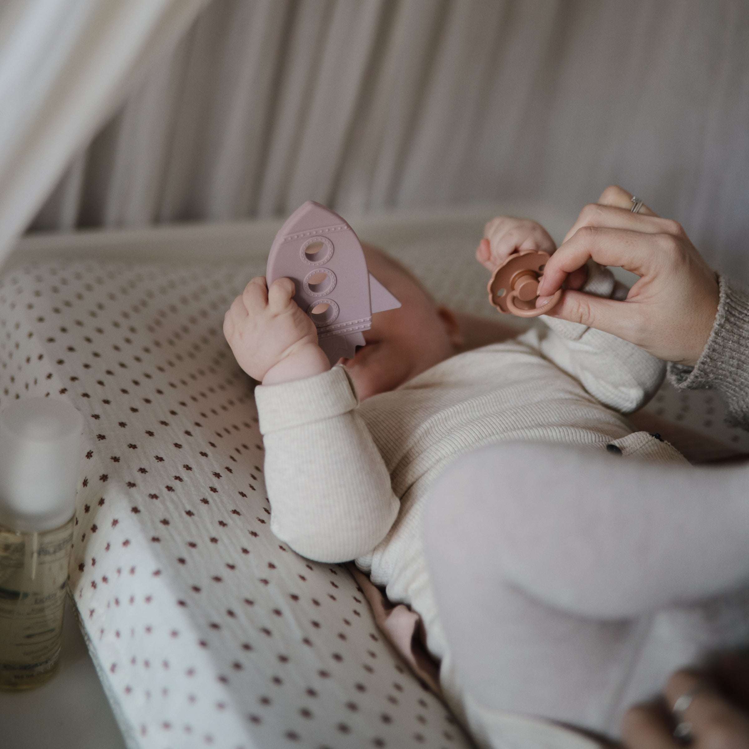 FRIGG Daisy Natural Rubber Pacifier 2 - Pack - Tenth & Pine - FRIGG PACIFIERS - 6 - 18 months - Pink Cream/Poppy