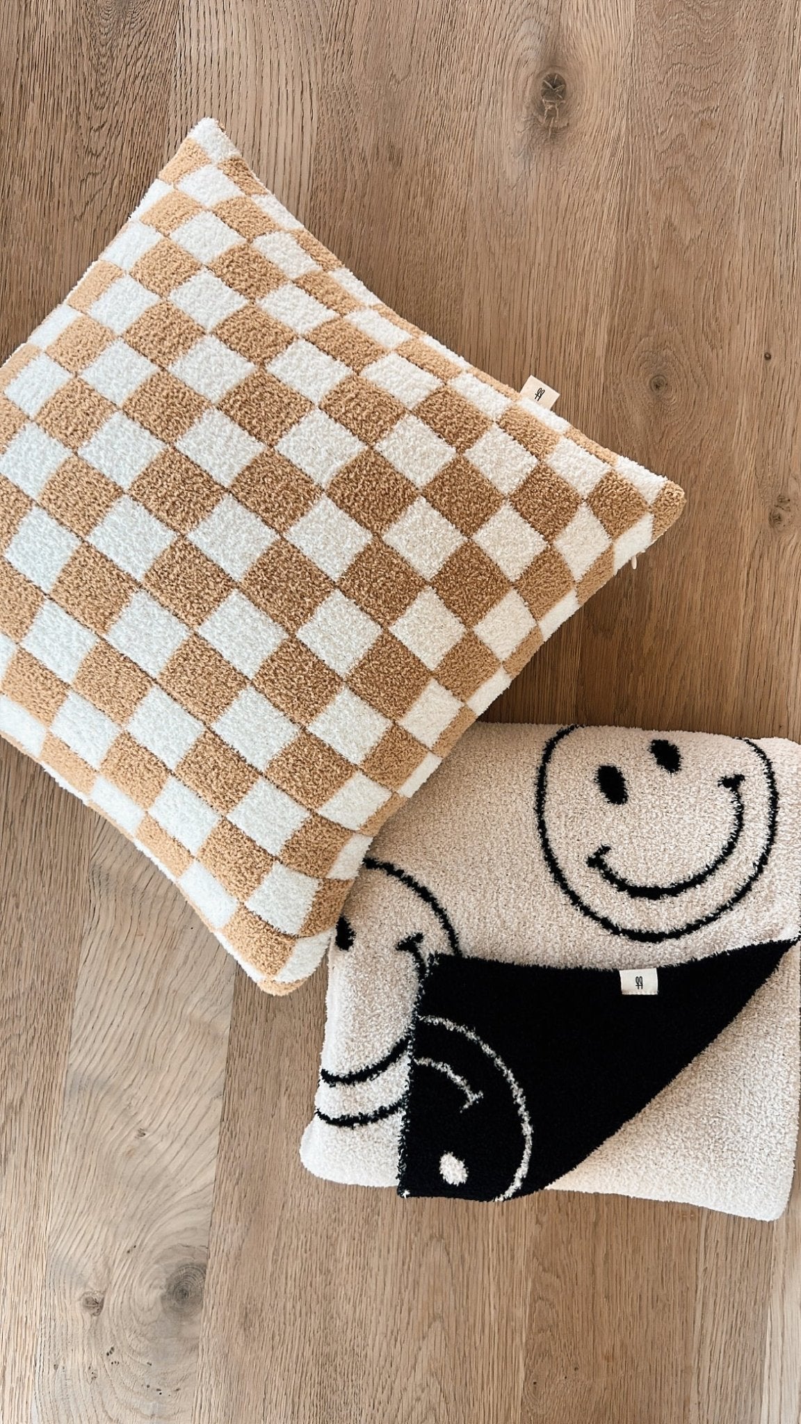 Plush Blanket | Just Smile Black & White - Tenth & Pine - Swaddling Blankets - Baby/Toddler 45x45 inches