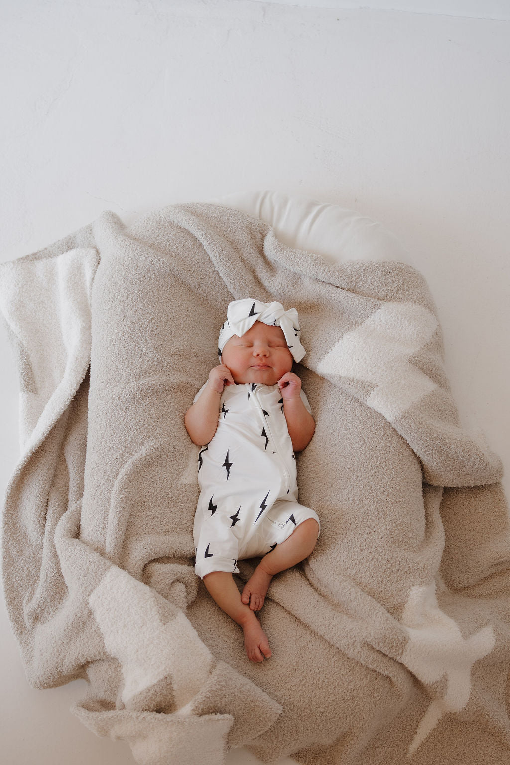 Shortie Bamboo Zip | White &amp; Black Lightning Bolt