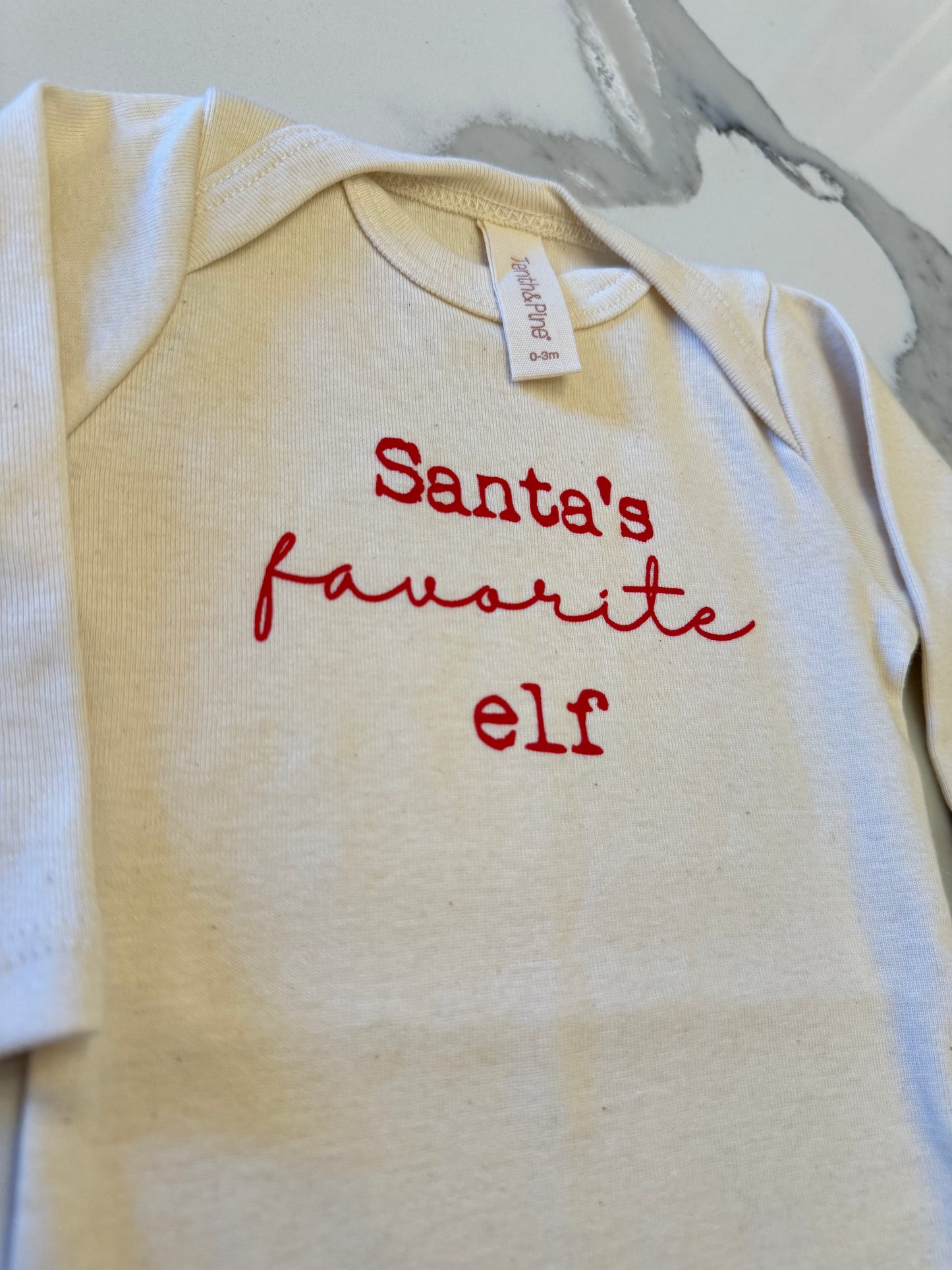 Imperfect #514 - Santa's Favorite Elf (Red - 0/3m) - Tenth & Pine - 