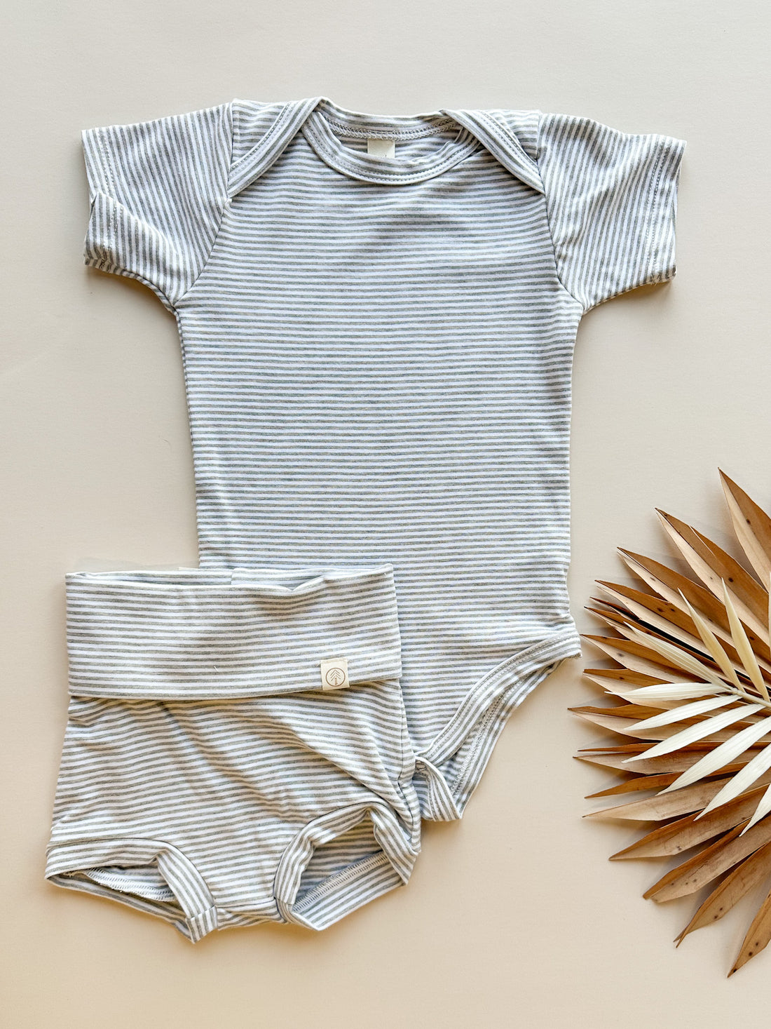 3/6m, 6/12m | Short Sleeve Bodysuit and Bloomers Set | Gray Stripe | Bamboo Organic Cotton