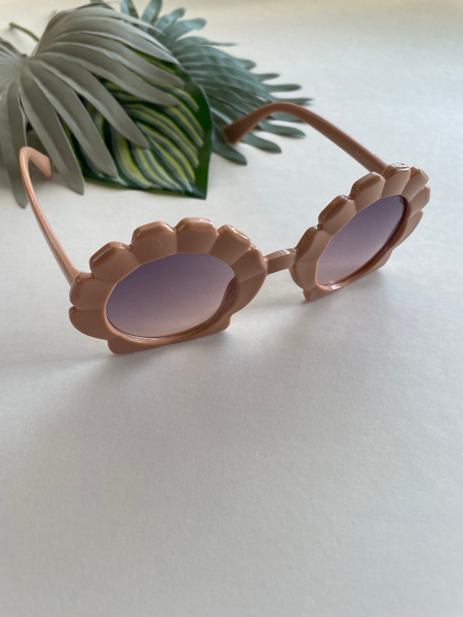 Round Seashell Sunglasses - Nude