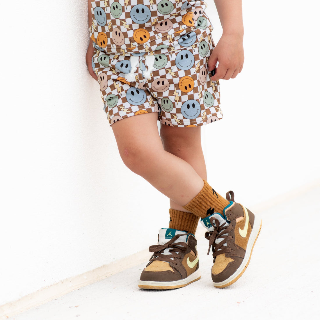 BAMBOO JOGGER SHORTS - Beige Happy Smiles - Tenth &amp; Pine - jogger shorts - 0/6M