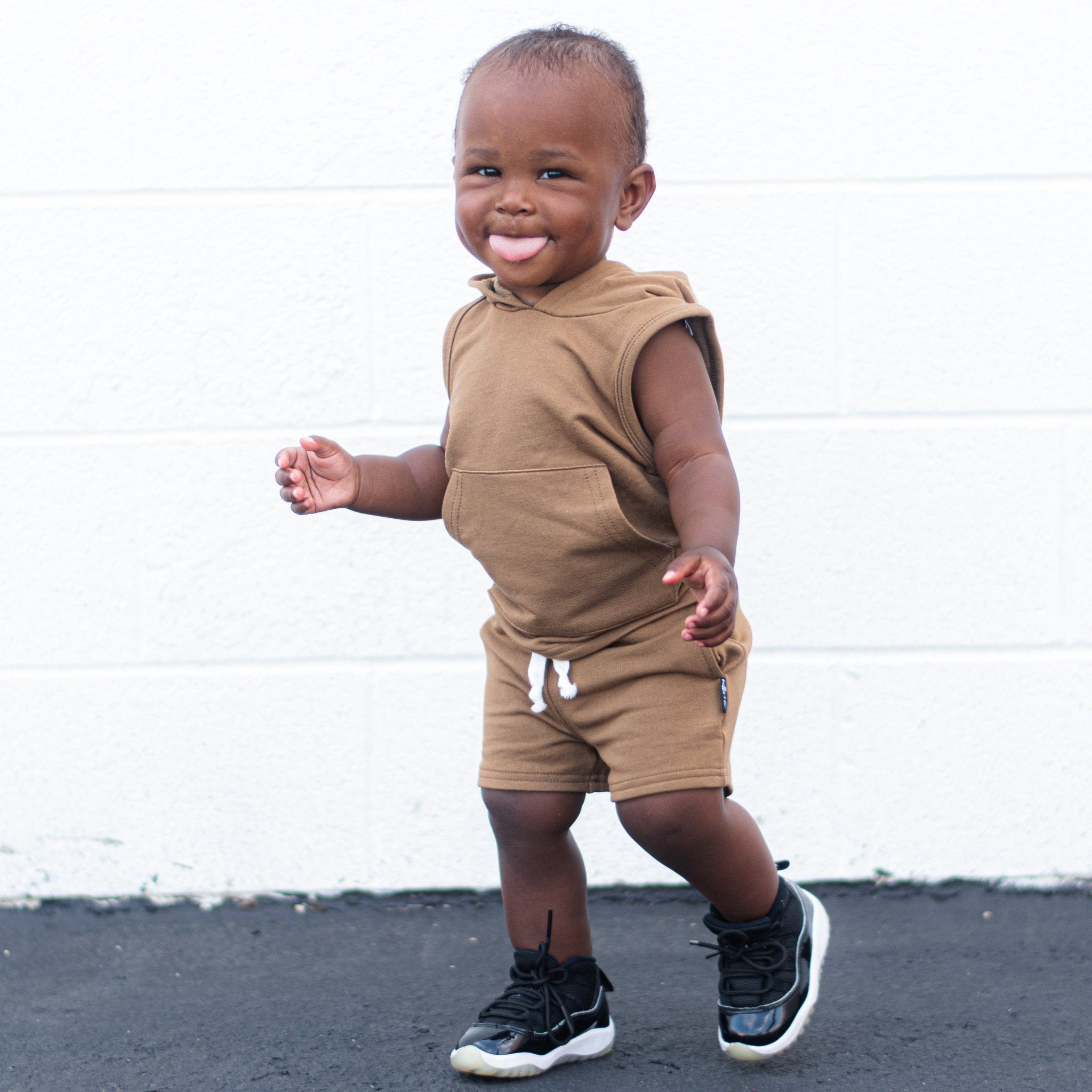 BAMBOO JOGGER SHORTS - Mocha - Tenth &amp; Pine - jogger shorts - 0/6M