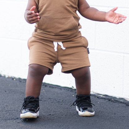 BAMBOO JOGGER SHORTS - Mocha - Tenth &amp; Pine - jogger shorts - 0/6M