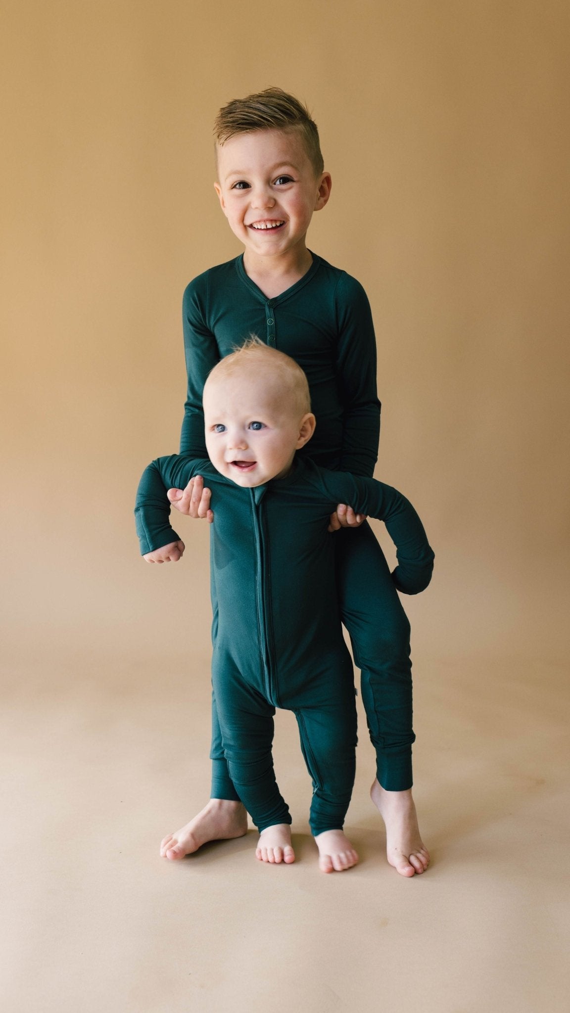 Bamboo Zip Pajamas | Emerald - Tenth &amp; Pine - Newborn