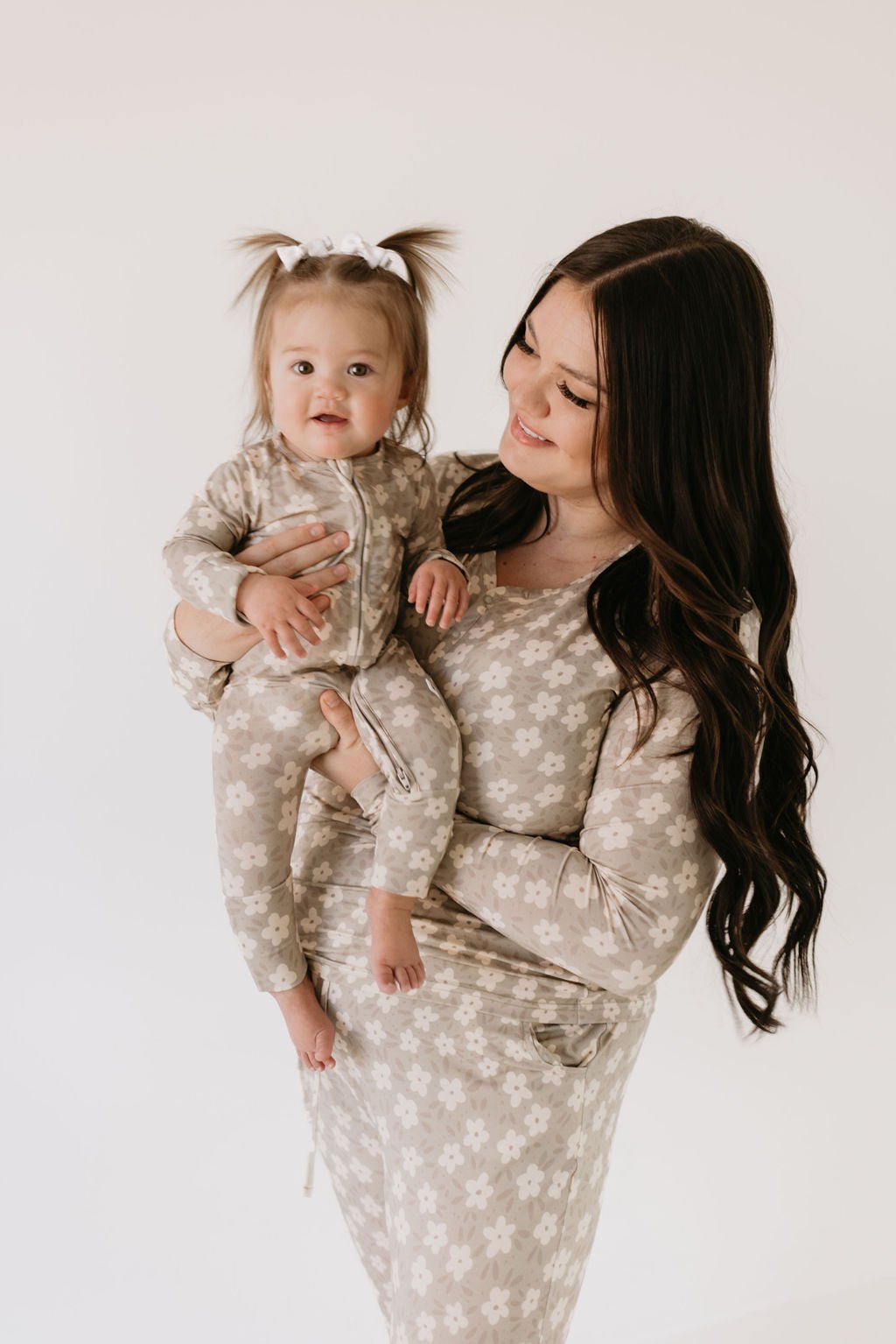 Bamboo Zip Pajamas | French Gray Floral - Tenth &amp; Pine - Newborn