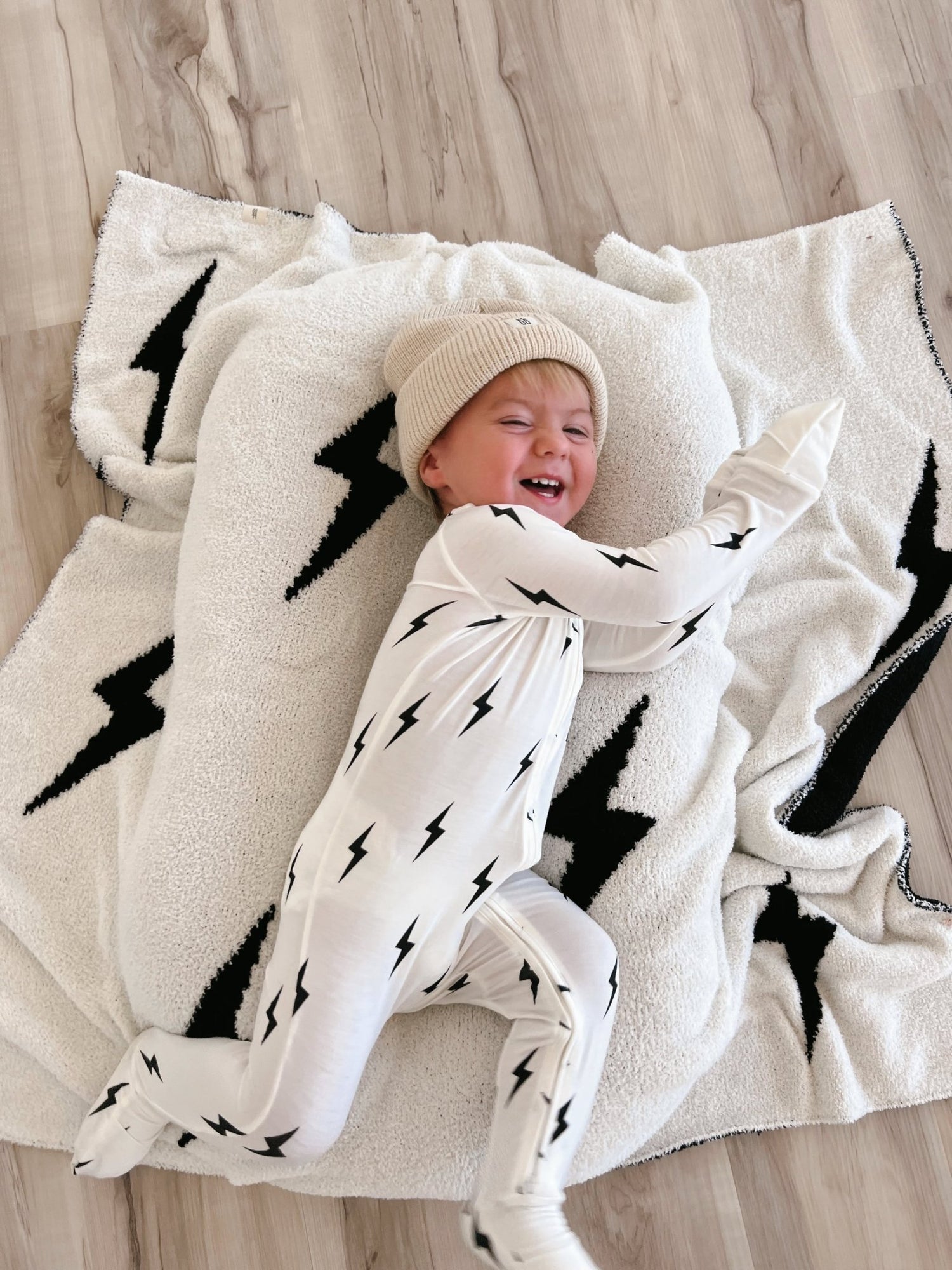 Bamboo Zip Pajamas | White &amp; Black Lightning Bolt - Tenth &amp; Pine - Newborn