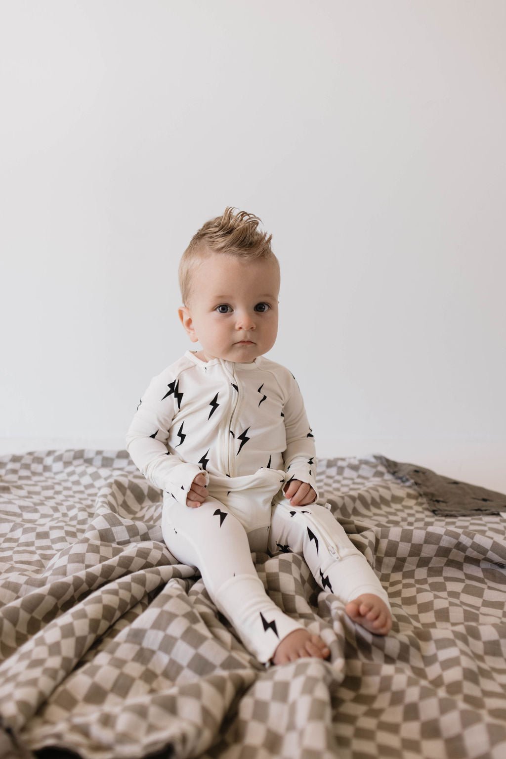 Bamboo Zip Pajamas | White &amp; Black Lightning Bolt - Tenth &amp; Pine - Newborn