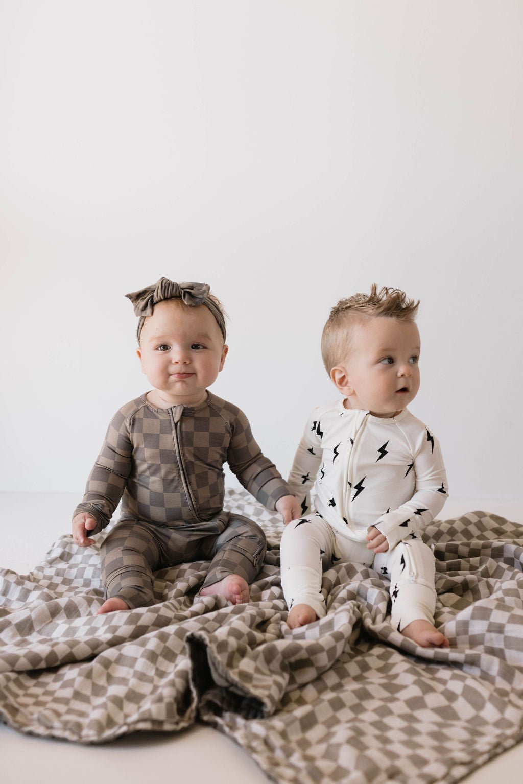 Bamboo Zip Pajamas | White &amp; Black Lightning Bolt - Tenth &amp; Pine - Newborn