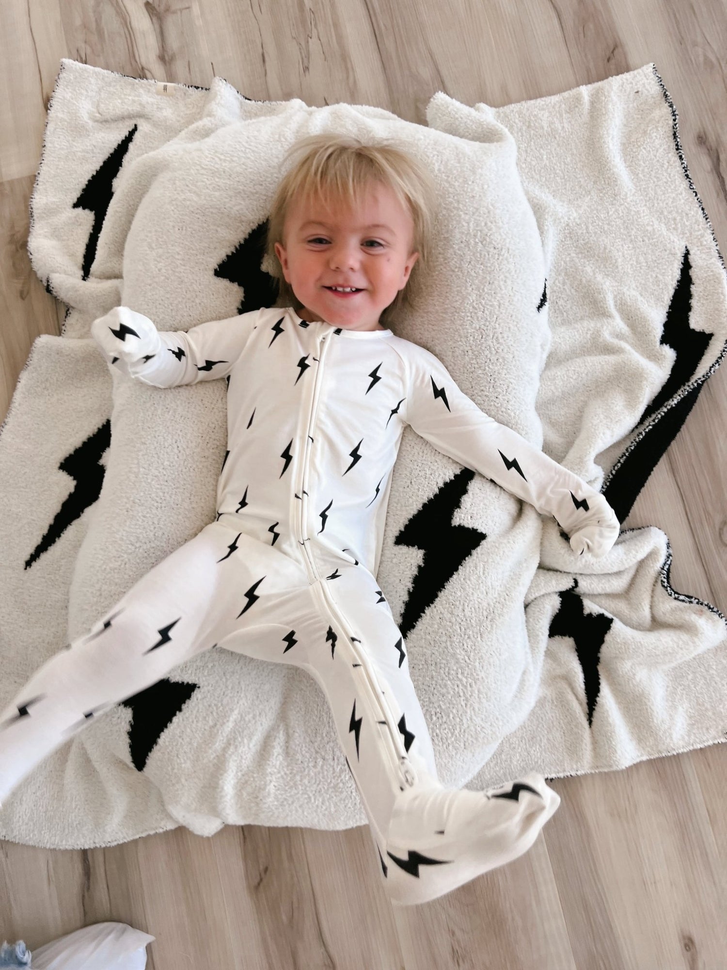 Bamboo Zip Pajamas | White &amp; Black Lightning Bolt - Tenth &amp; Pine - Newborn