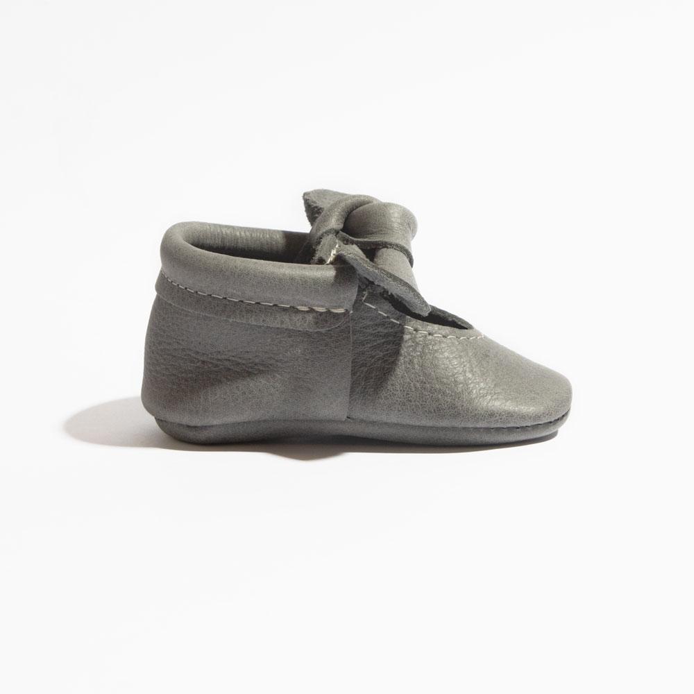 Blue Spruce Knotted Bow Baby Shoe - Tenth &amp; Pine - Knotted Bow Mocc - Soft Sole - Newborn