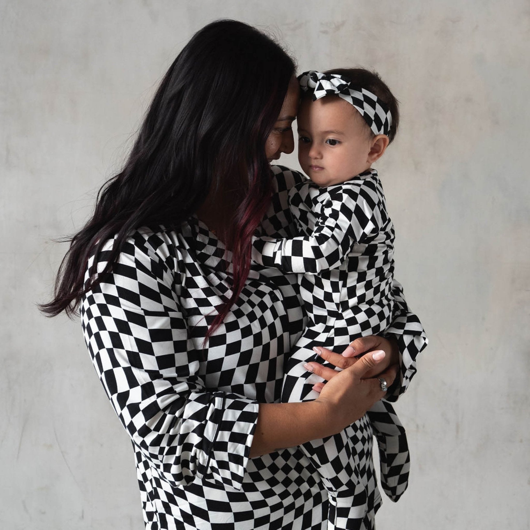 B&amp;W Wavy Checker | Bamboo Zip Romper - Tenth &amp; Pine - Apparel - Newborn