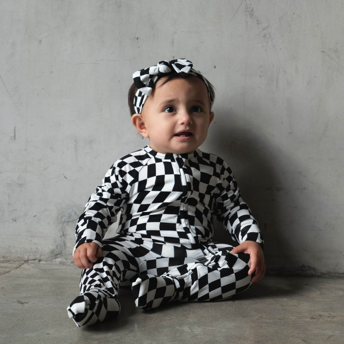 B&amp;W Wavy Checker | Bamboo Zip Romper - Tenth &amp; Pine - Apparel - Newborn