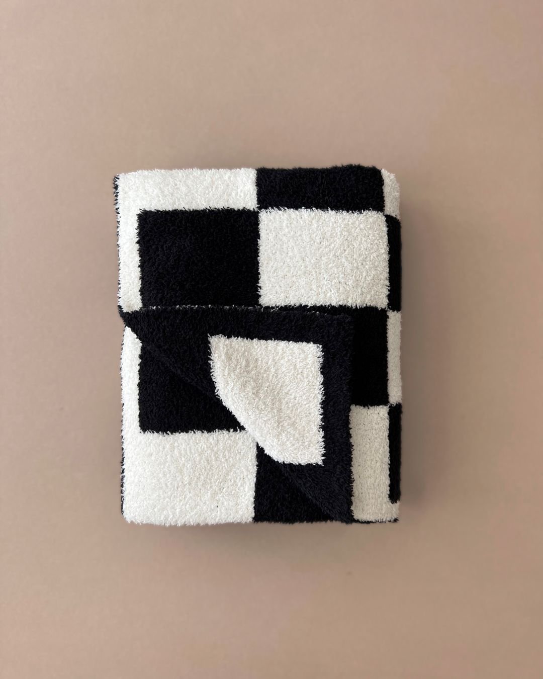 Checkered Plush Blanket | Black - Tenth &amp; Pine - Plush Blanket - 