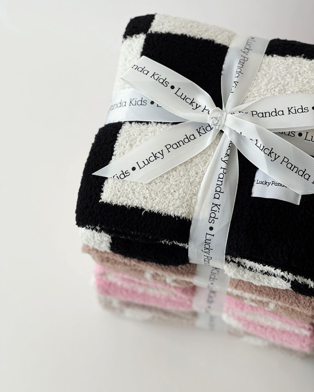 Checkered Plush Blanket | Black - Tenth &amp; Pine - Plush Blanket - 