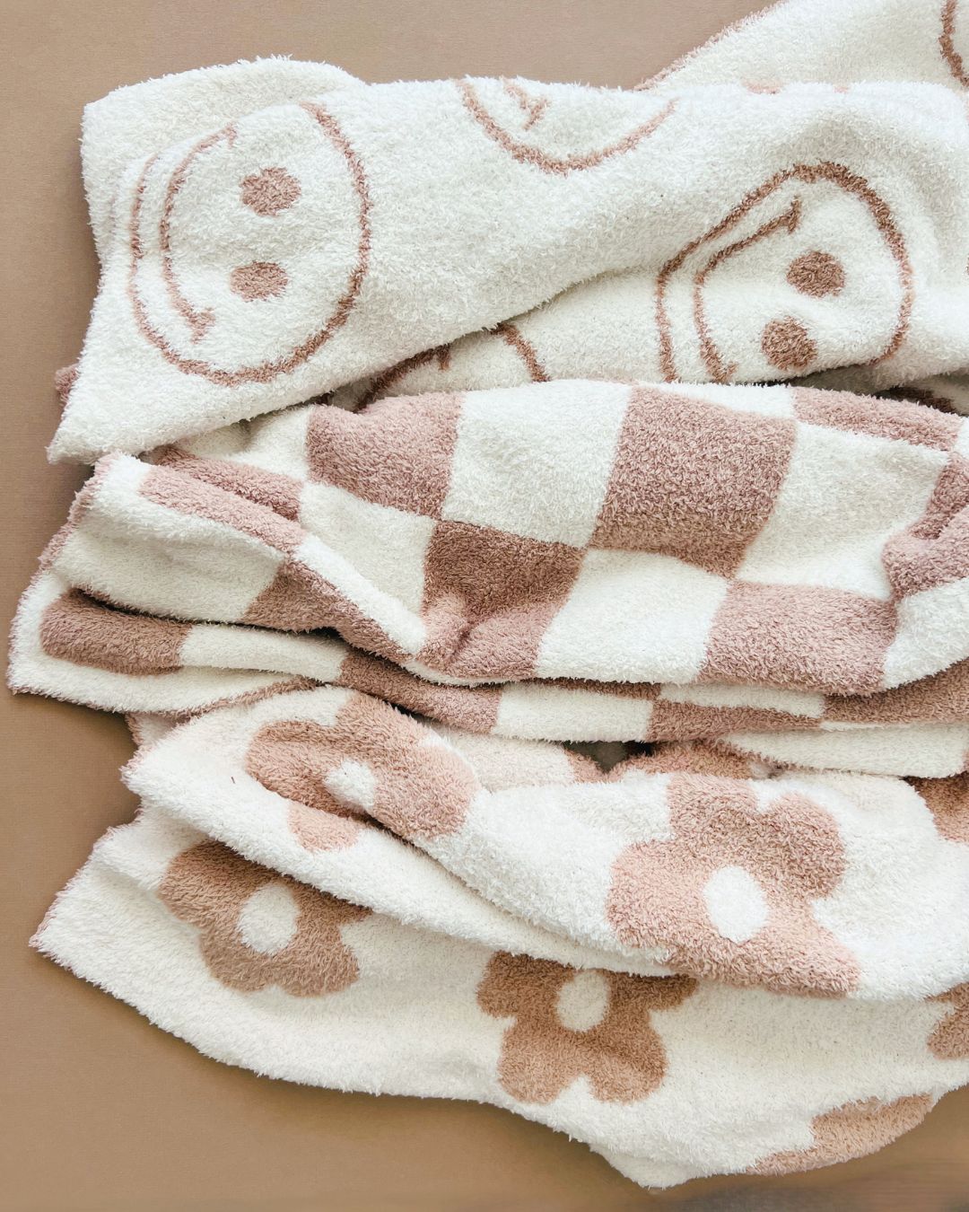 Checkered Plush Blanket | Latte - Tenth &amp; Pine - Plush Blanket - 