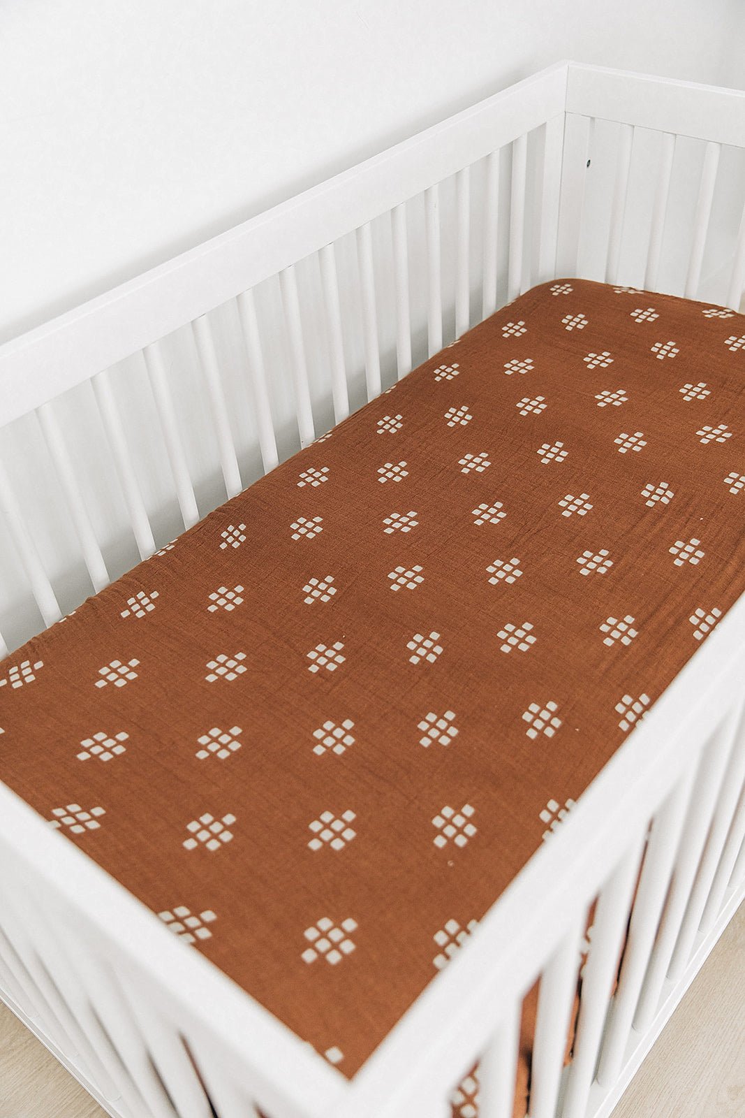 Chestnut Textiles Muslin Crib Sheet - Tenth &amp; Pine - 