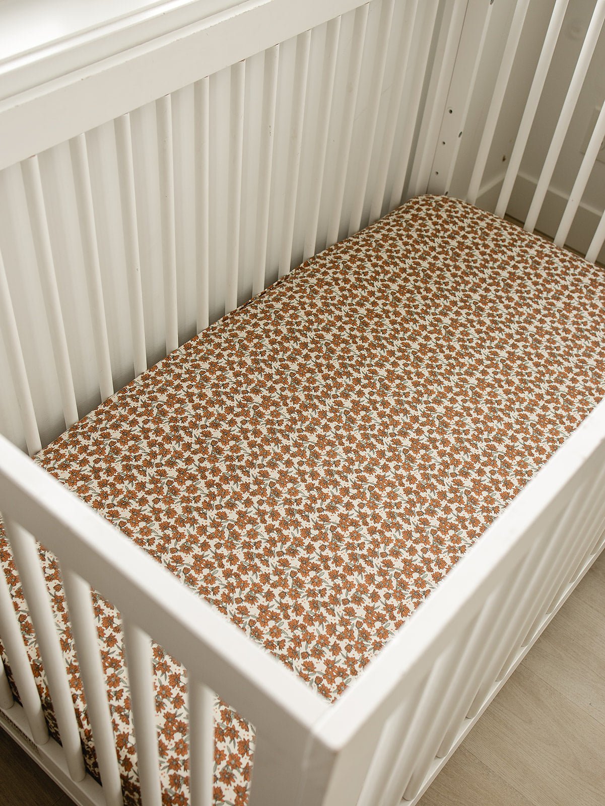 Cream Magnolia Bamboo Stretch Crib Sheet - Tenth &amp; Pine - 